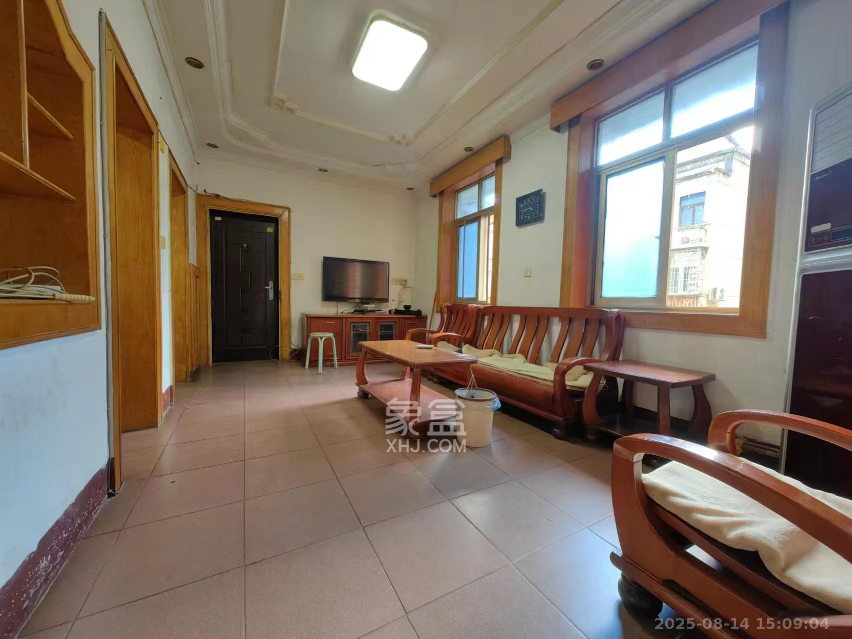 省水院宿舍 3室2厅1卫 2000.0元/月 省水院宿舍 3室2厅1卫 2000.0元/月室内图