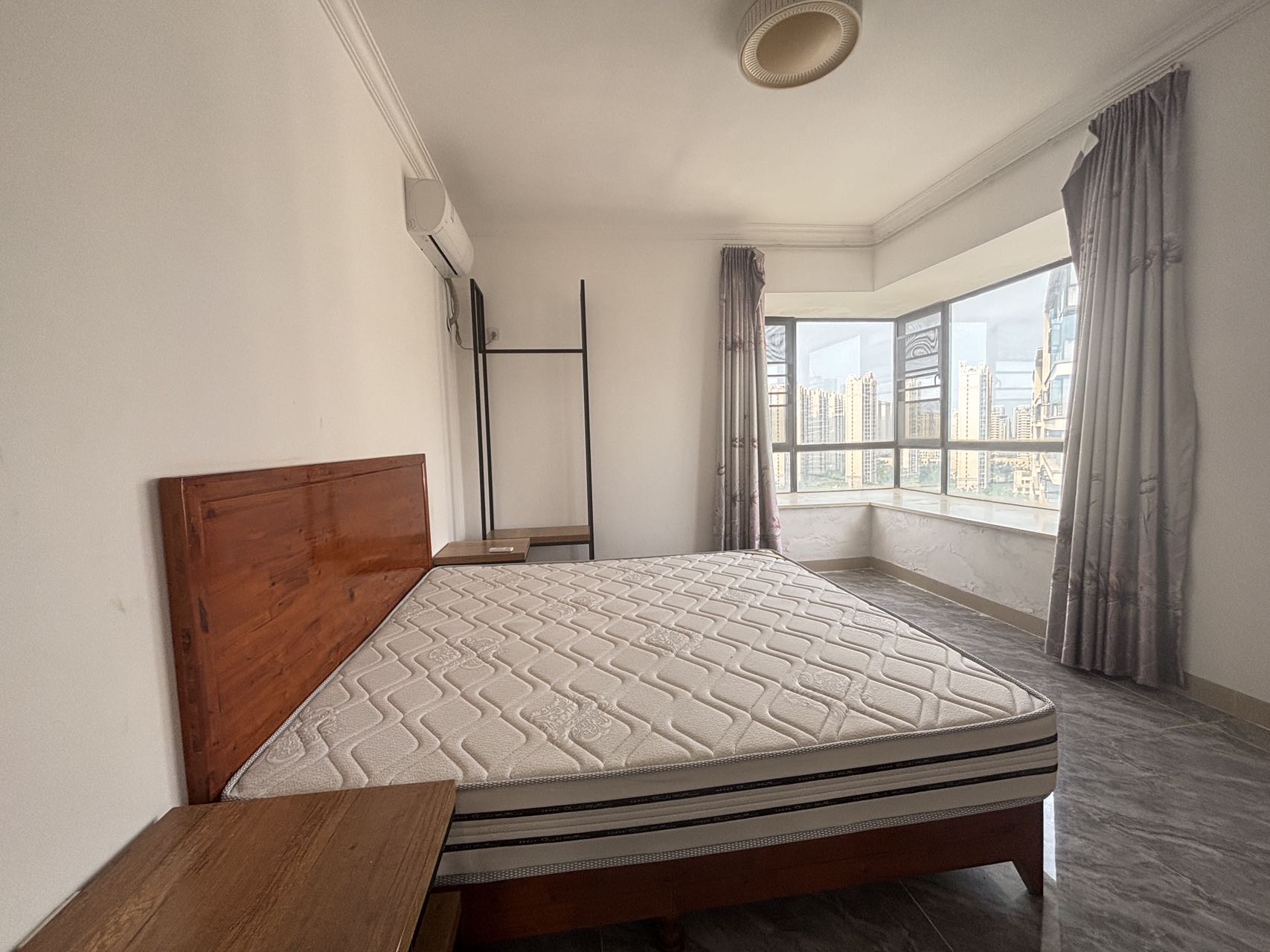 西海瑞园 3室2厅2卫 2200.0元/月 西海瑞园 3室2厅2卫 2200.0元/月室内图