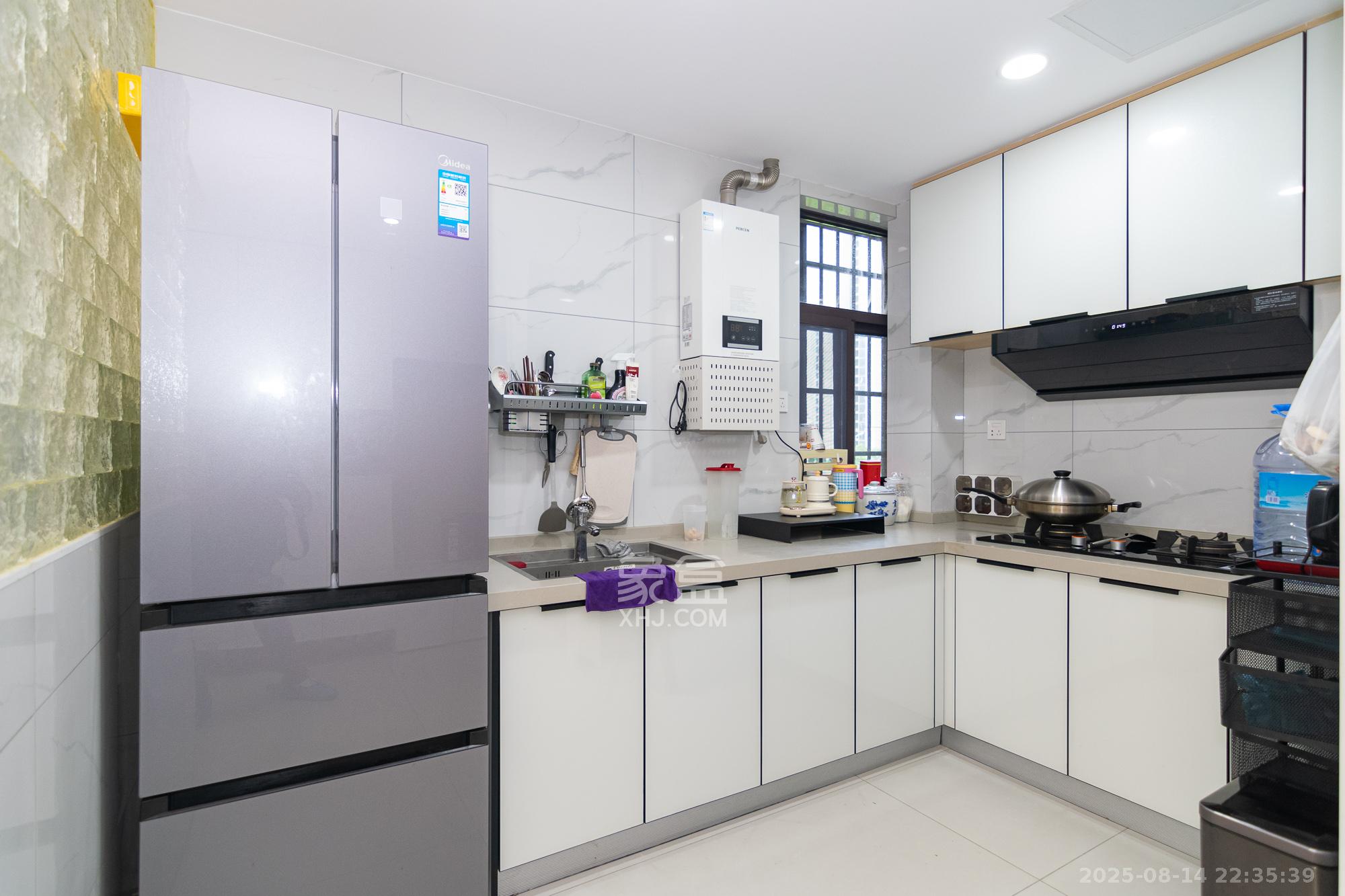 长郡旁牛津街(瑞凯滨江雅苑) 3室2厅2卫 88.0万 长郡旁牛津街(瑞凯滨江雅苑) 3室2厅2卫 88.0万厨房