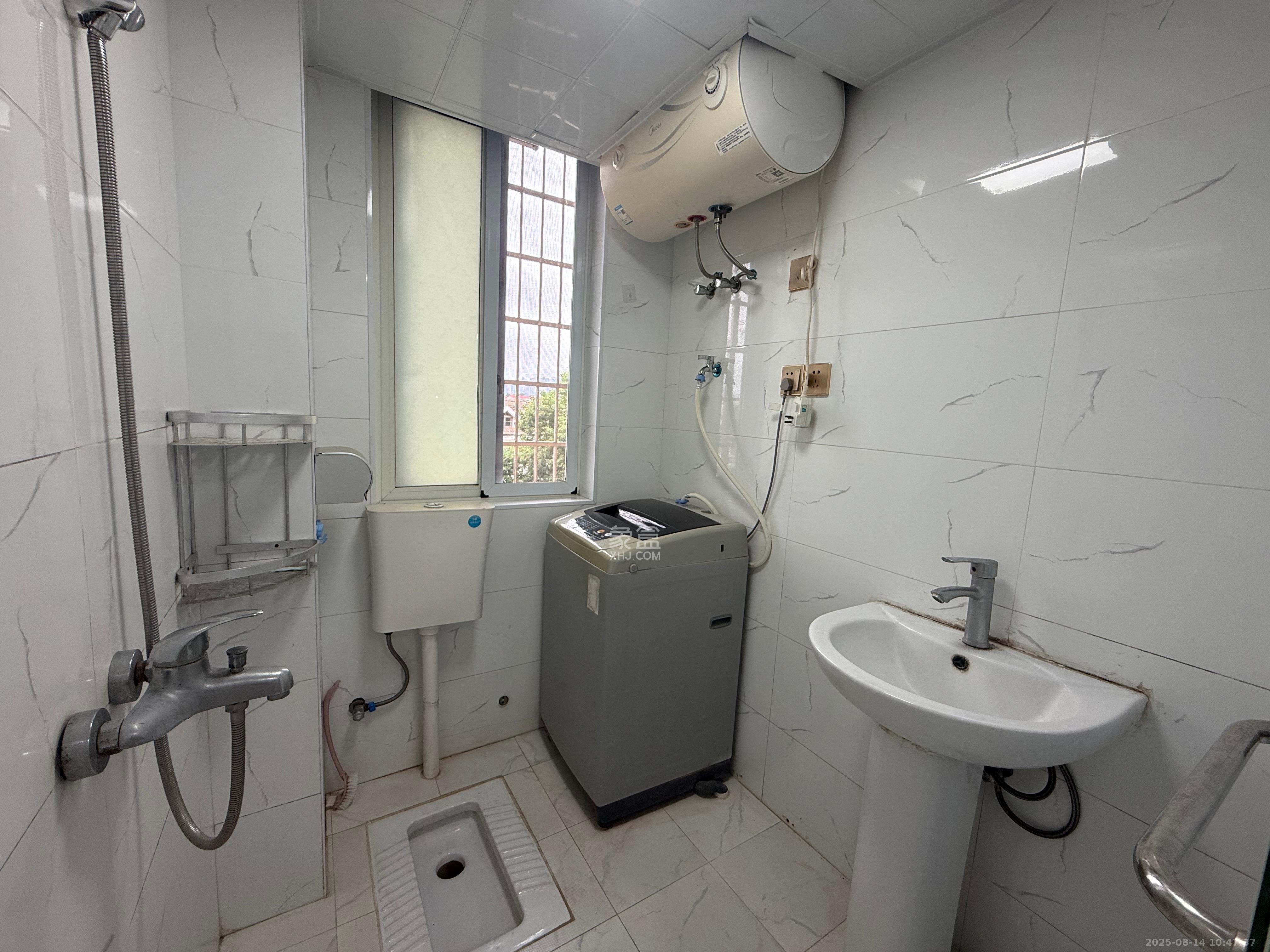 和润园一、二期 1室1厅1卫 900.0元/月 和润园一、二期 1室1厅1卫 900.0元/月室内图