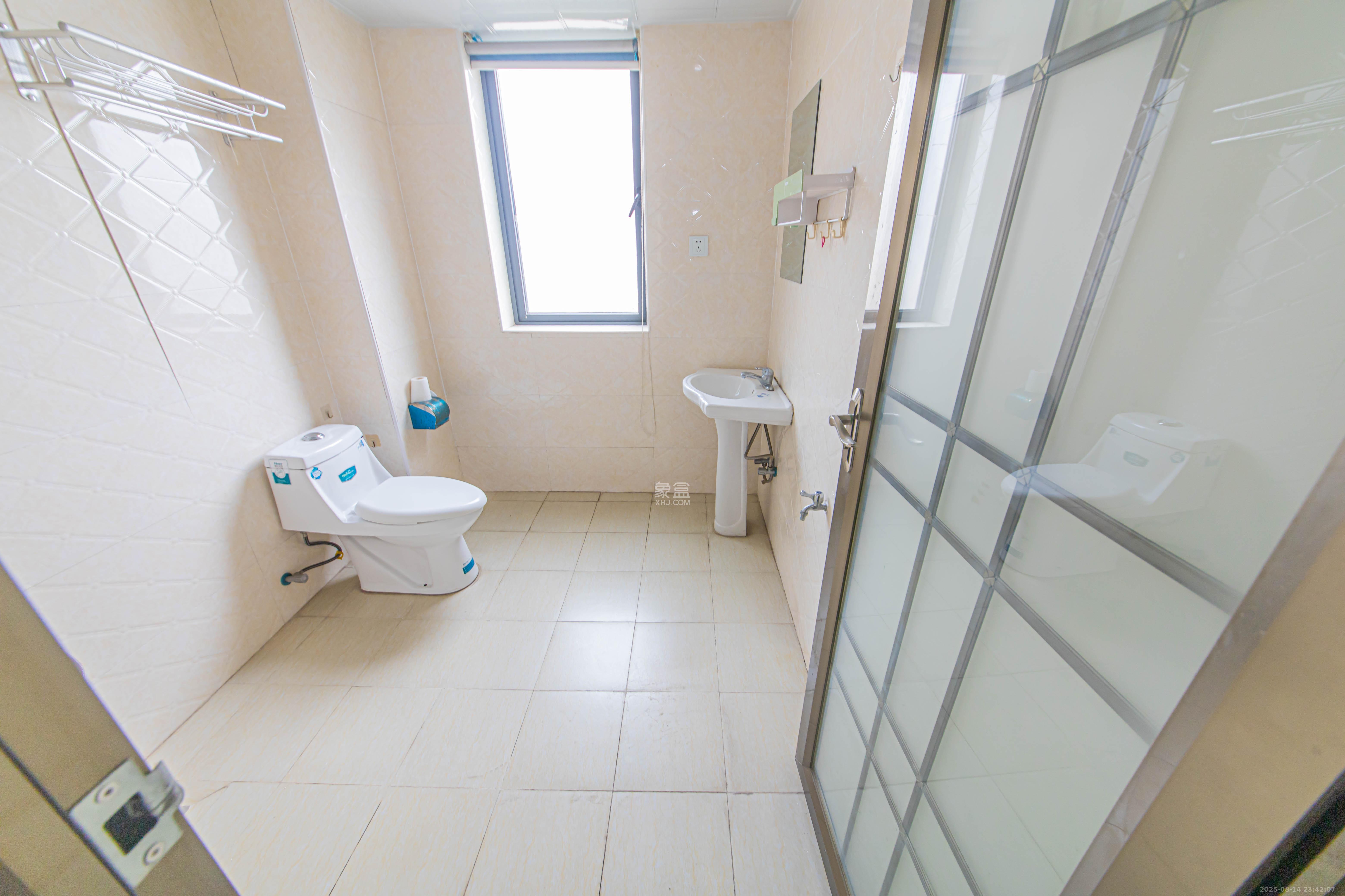 中建芙蓉嘉苑 3室2厅2卫 106.0万 中建芙蓉嘉苑 3室2厅2卫 106.0万卫生间