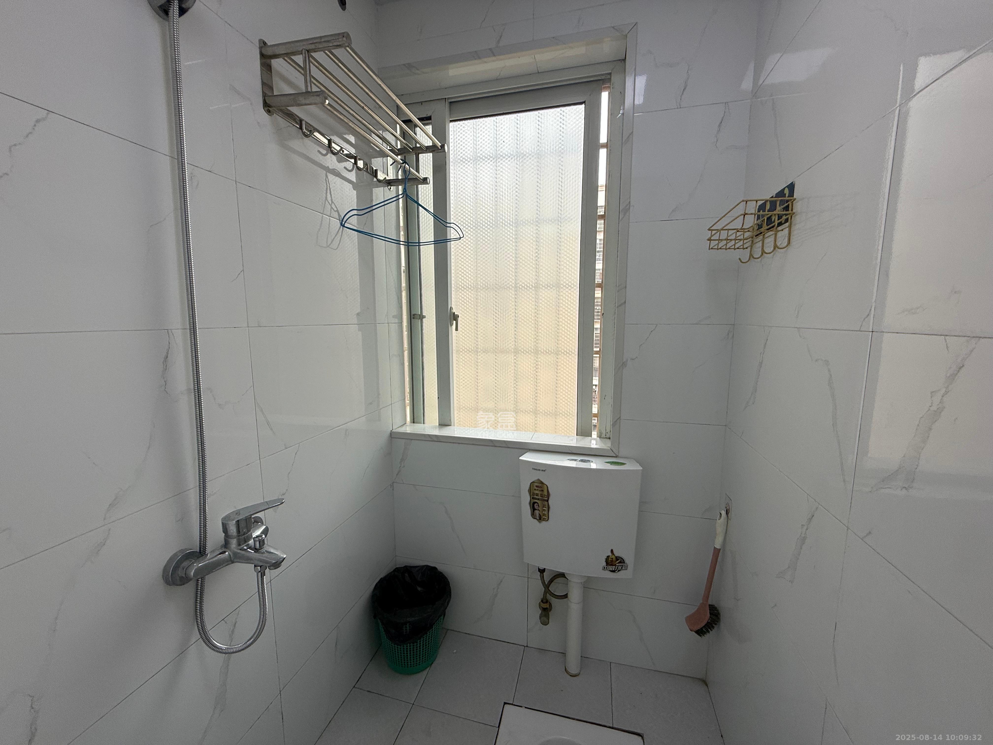 和润园一、二期 1室1厅1卫 900.0元/月 和润园一、二期 1室1厅1卫 900.0元/月室内图