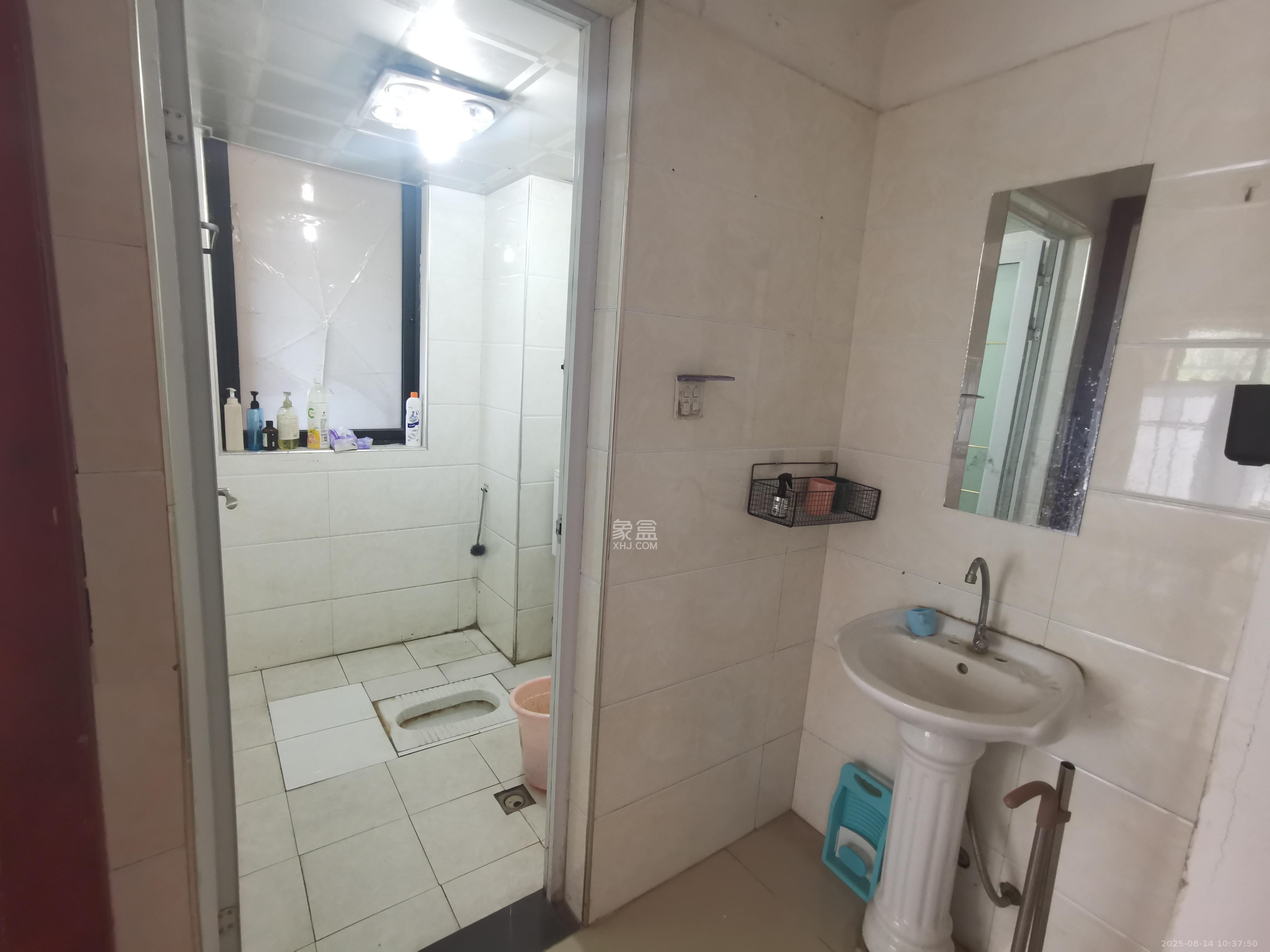 三一街区  3室2厅1卫    1300.0元/月室内图