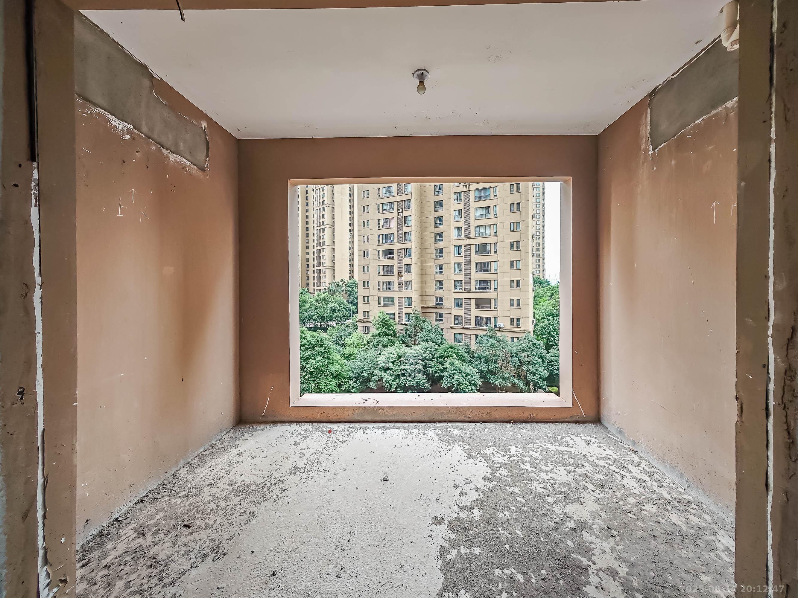 邦盛水岸御园  4室2厅2卫    65.8万阳台