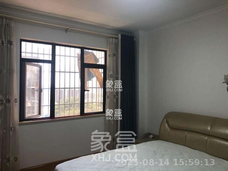 悦湖山  3室2厅2卫    2300.0元/月室内图