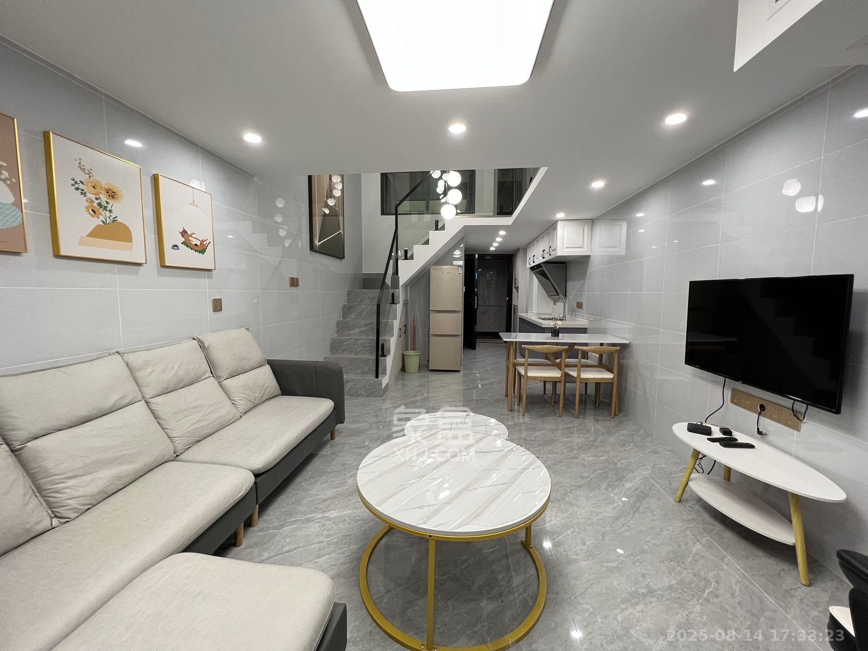 润和国际广场  2室1厅1卫    2400.0元/月 润和国际广场  2室1厅1卫    2400.0元/月室内图