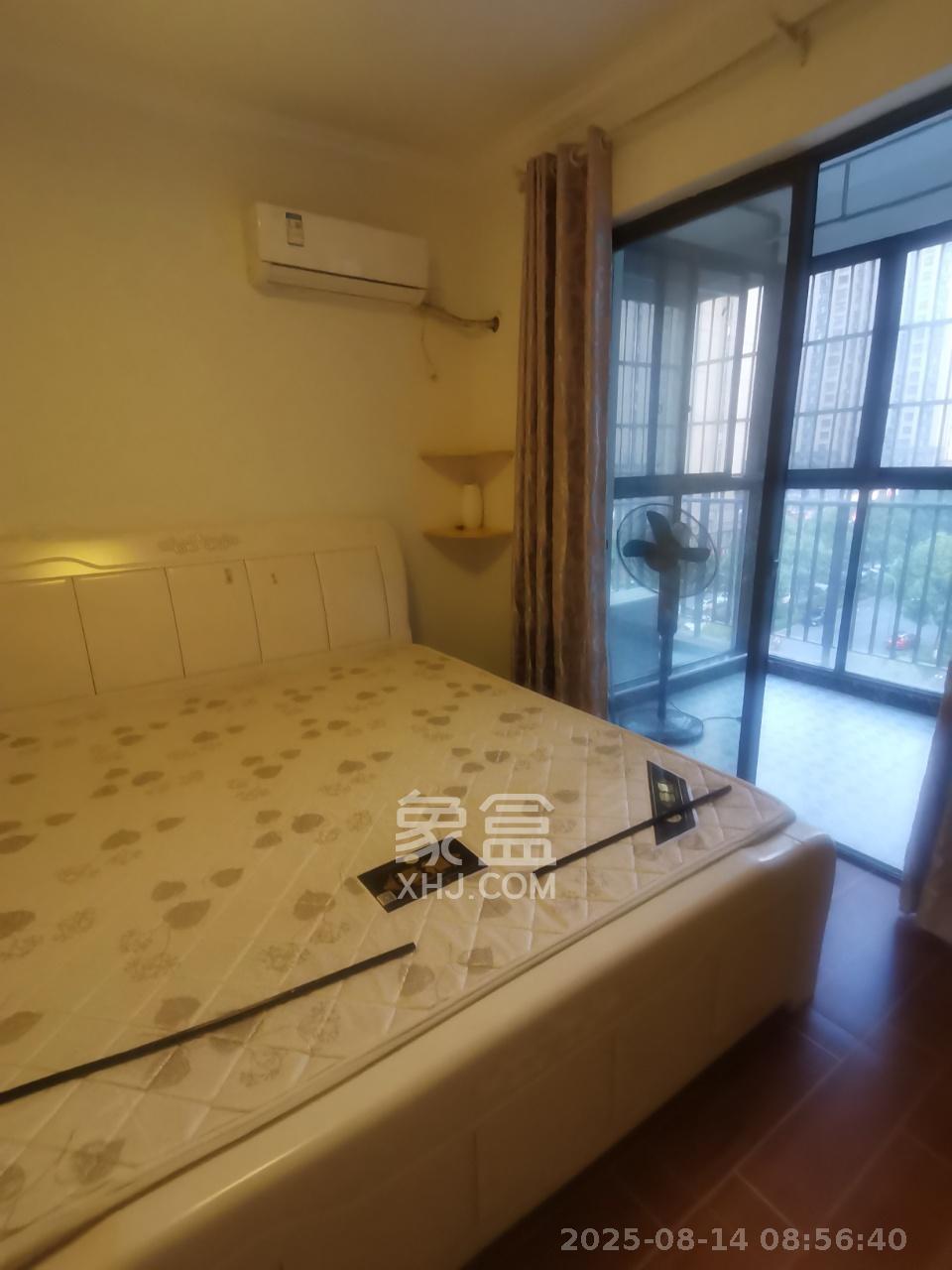 华润凤凰城二期  3室2厅1卫   1800.00元/月室内图