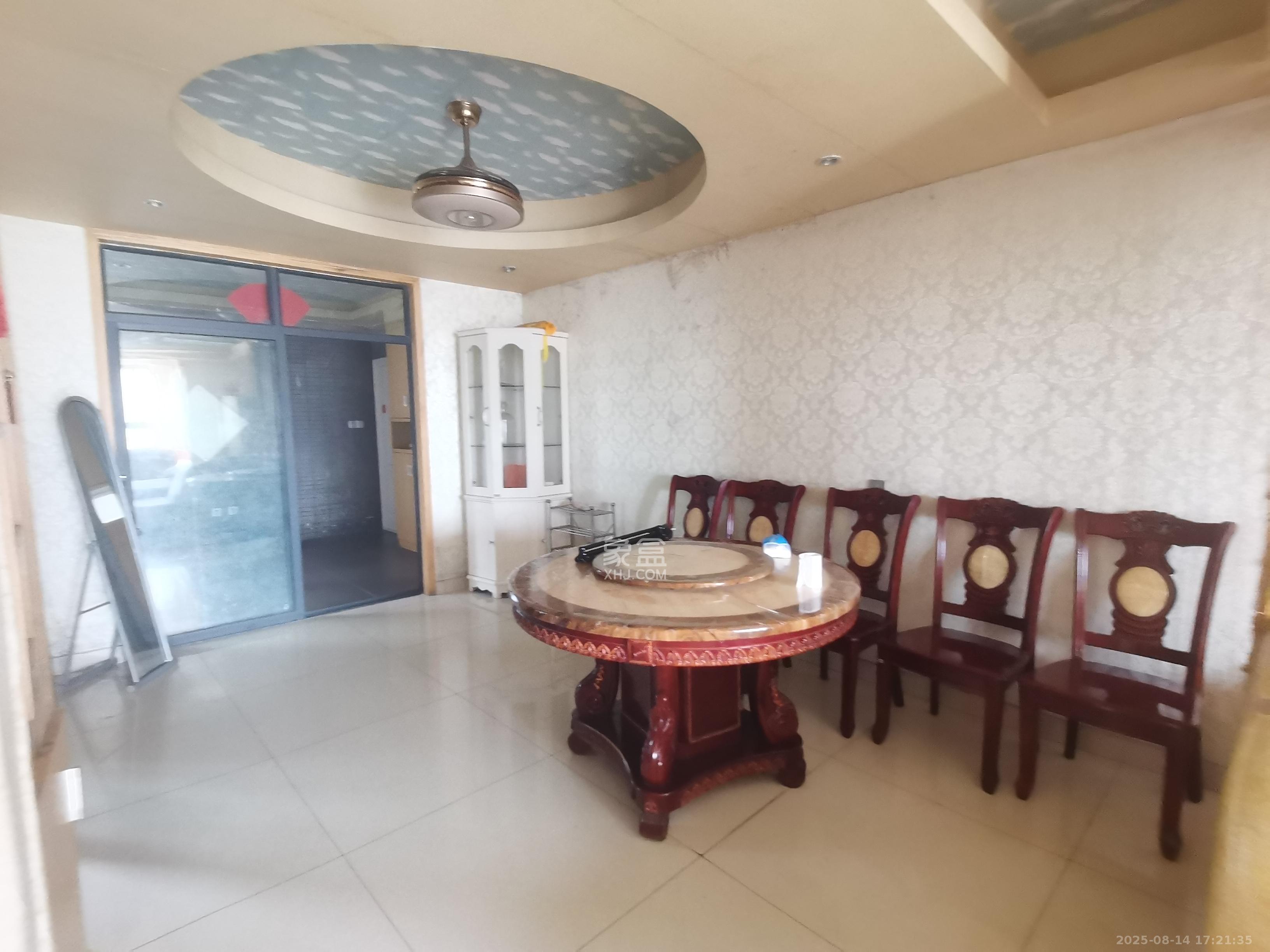 极目楚天  3室2厅2卫    3200.0元/月 极目楚天  3室2厅2卫    3200.0元/月室内图