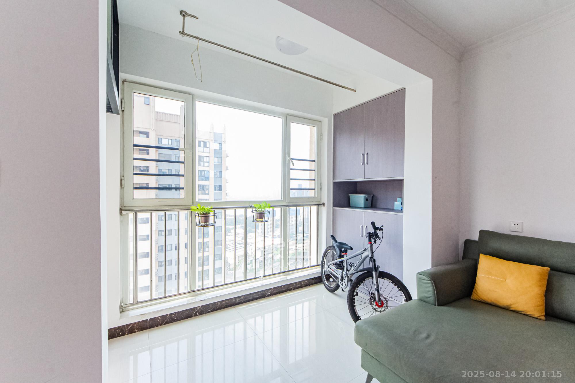 北辰三角洲E6区  3室2厅1卫    125.0万 北辰三角洲E6区  3室2厅1卫    125.0万阳台