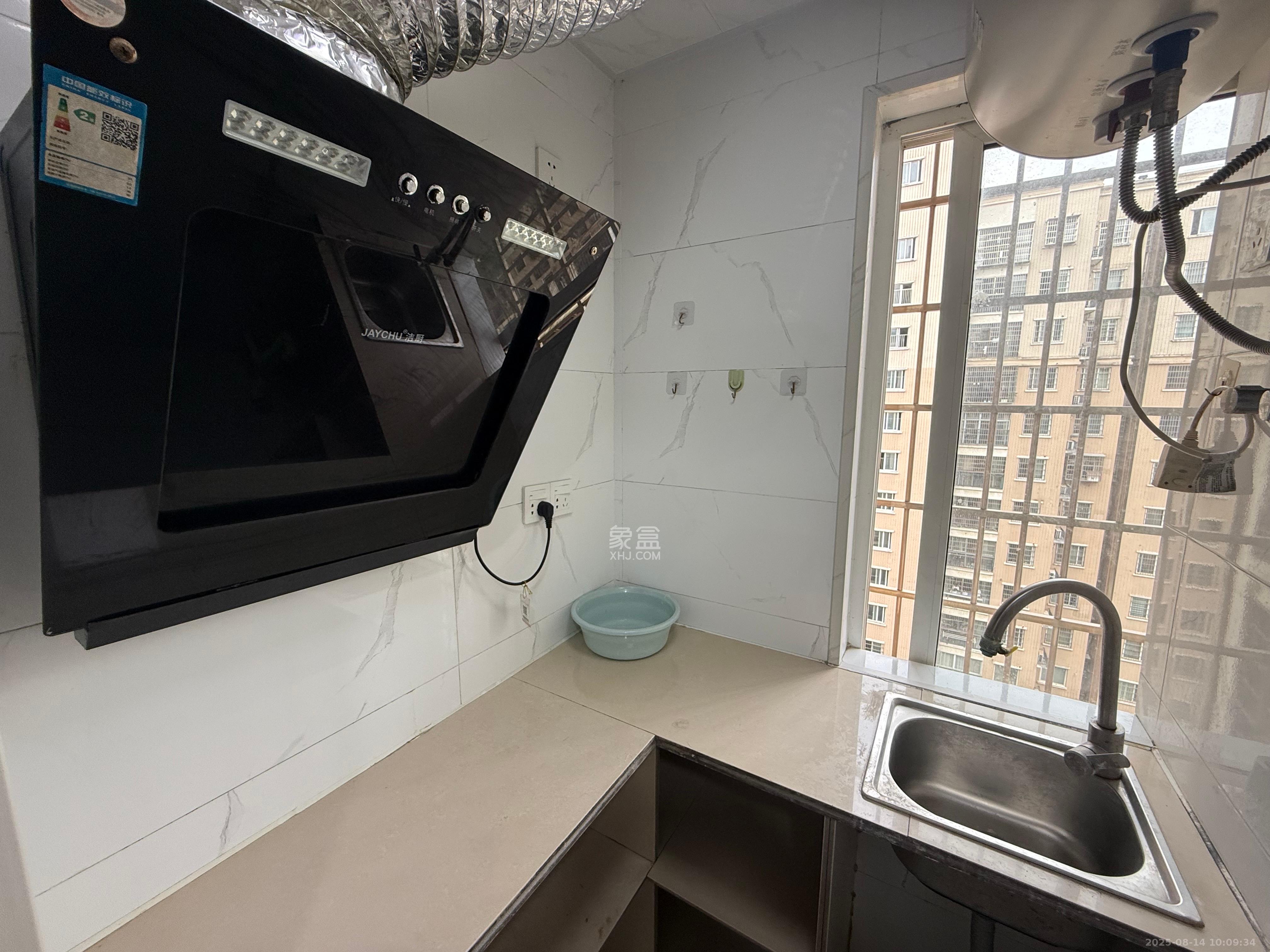 和润园一、二期 1室1厅1卫 900.0元/月 和润园一、二期 1室1厅1卫 900.0元/月室内图