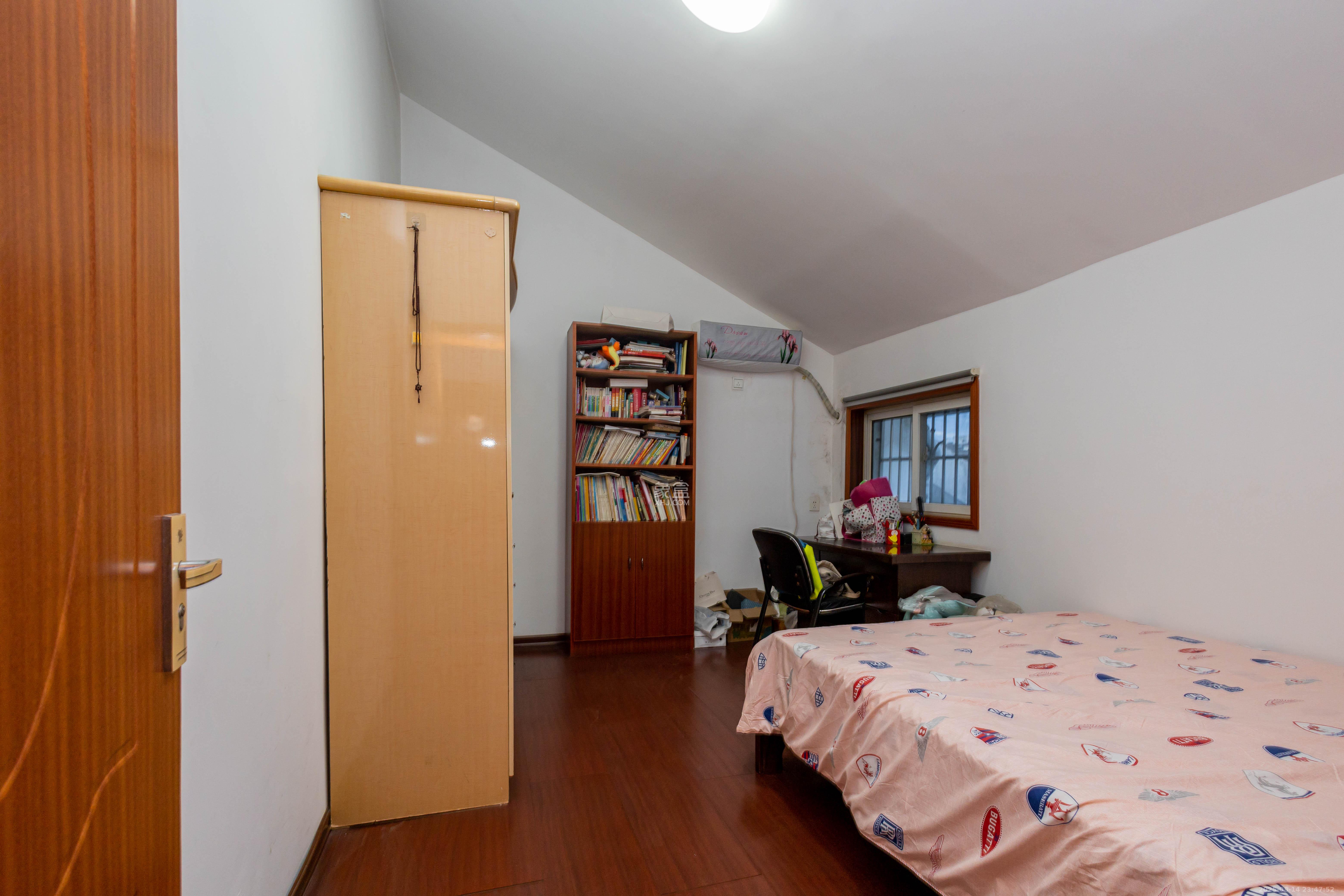 东岸锦城(东方人家)  5室2厅2卫    65.0万卧室