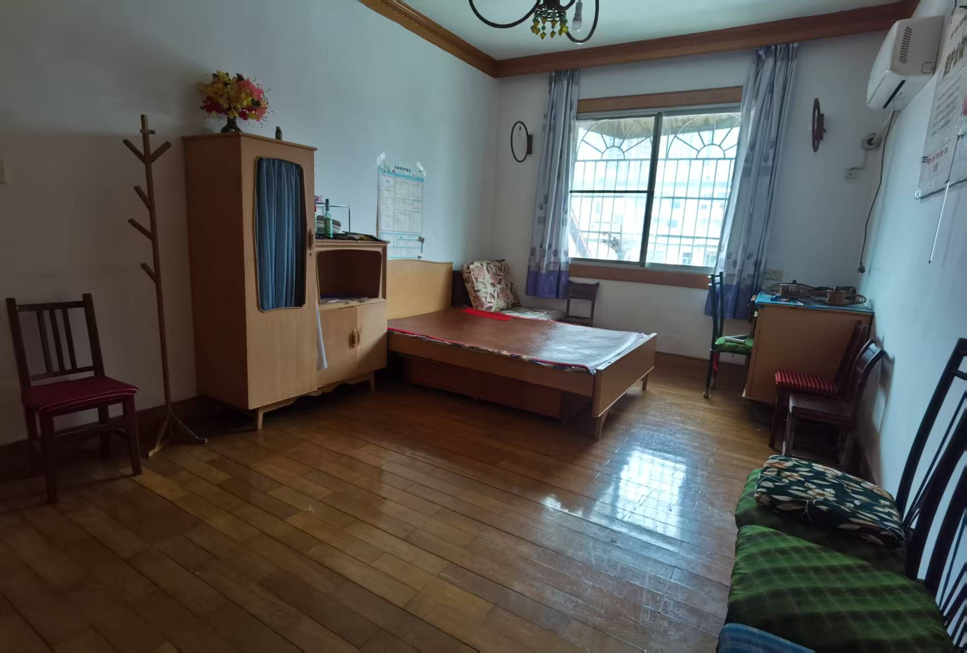 针织新村小区（内衣厂家属楼）  2室2厅1卫   600.00元/月