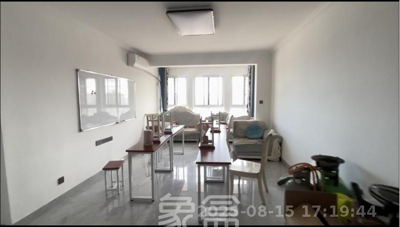 凯富南方鑫城  3室2厅1卫    2600.0元/月室内图