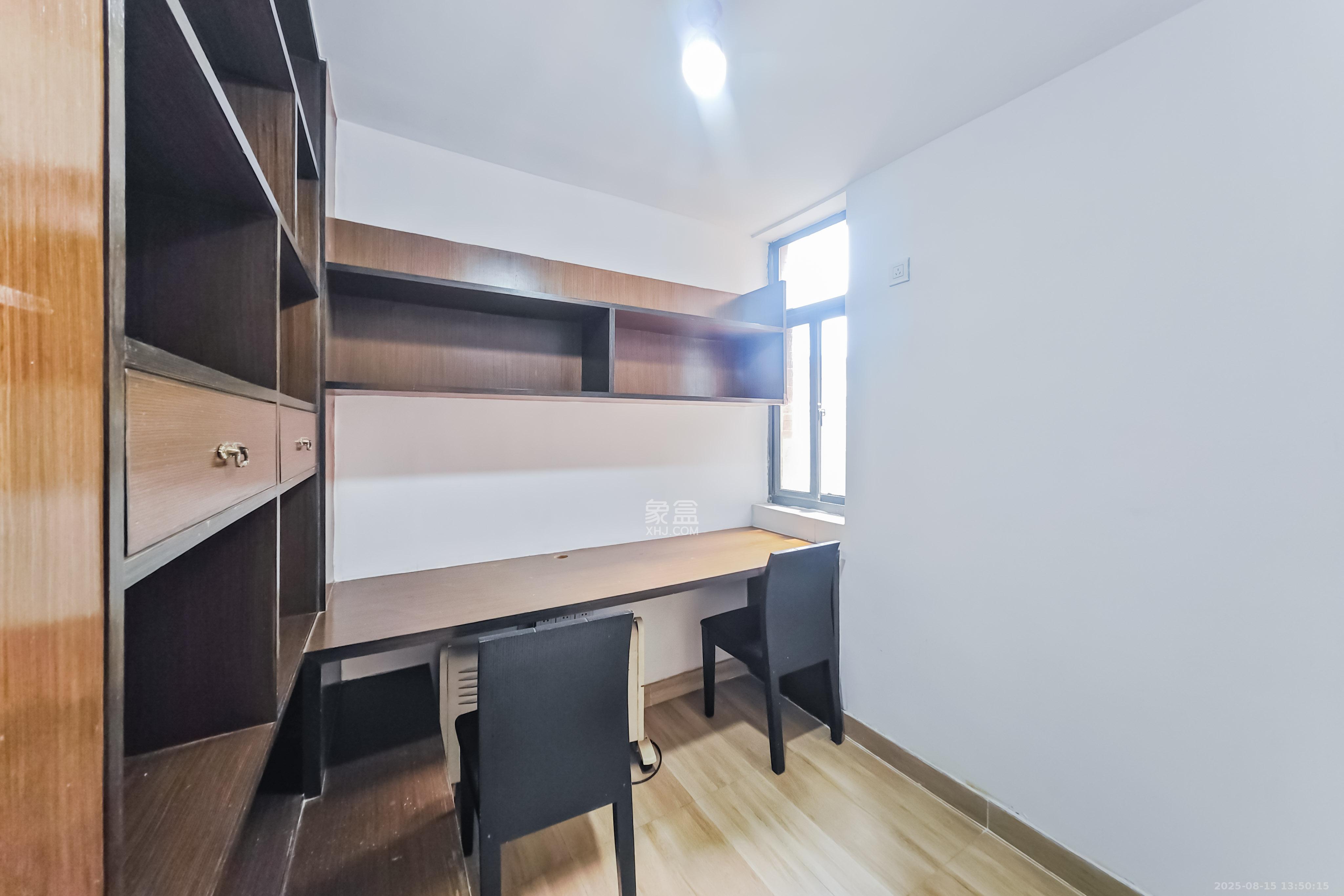 海拔东方 3室2厅1卫 71.0万 海拔东方 3室2厅1卫 71.0万卧室