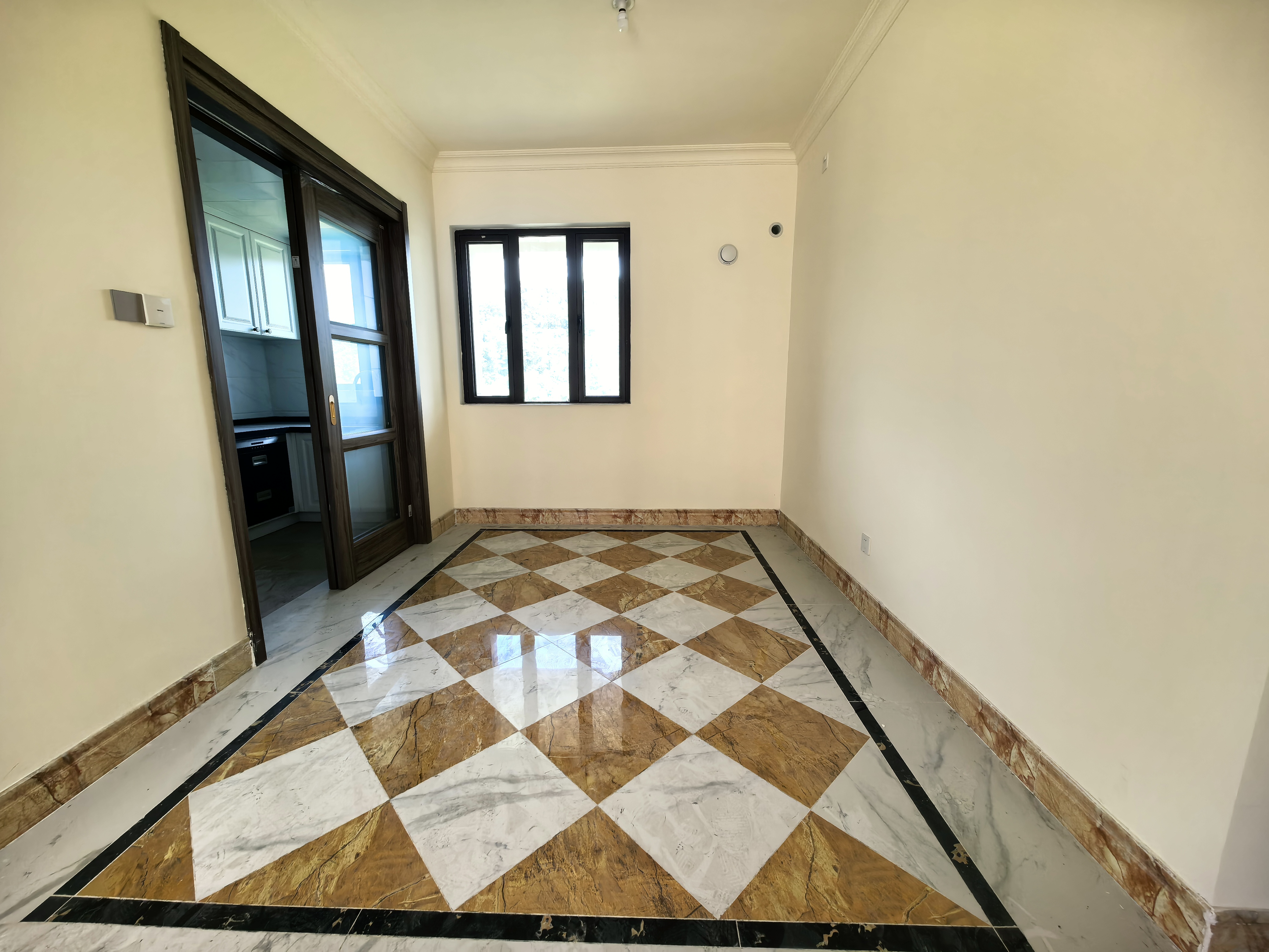 碧桂园豪园-二期 1室0厅0卫 78.8万 碧桂园豪园-二期 1室0厅0卫 78.8万客厅