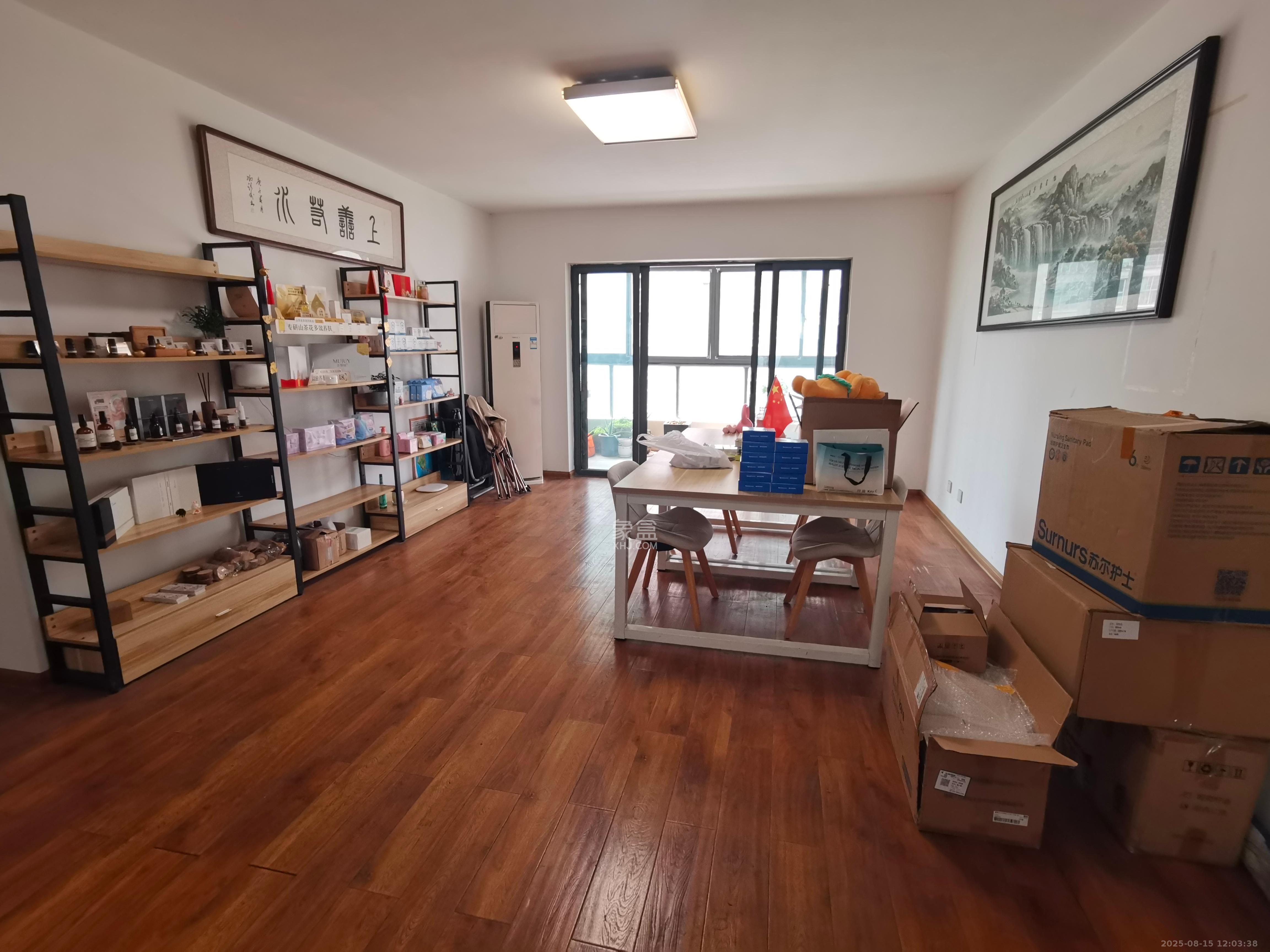 西子花苑 3室2厅2卫 2800.0元/月 西子花苑 3室2厅2卫 2800.0元/月室内图