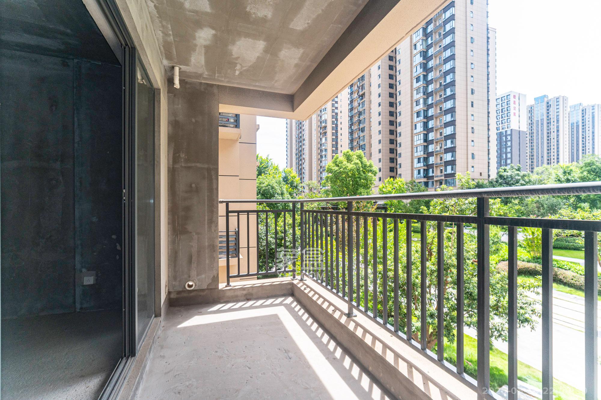 日盛湖湘花苑  4室2厅2卫    90.0万 日盛湖湘花苑  4室2厅2卫    90.0万阳台