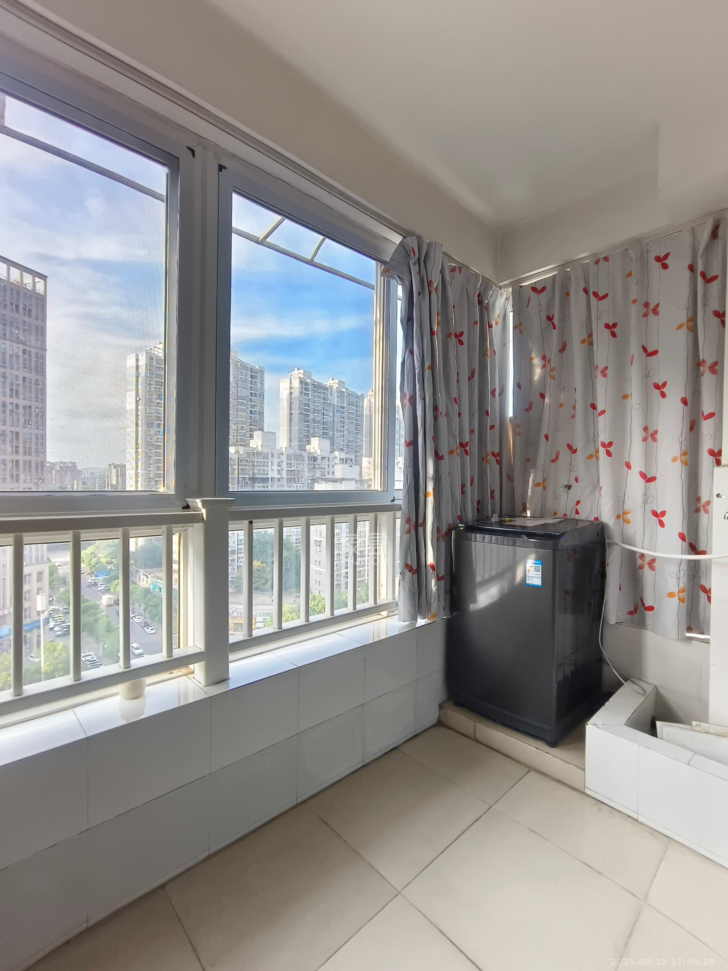 四季美景三期（四季美景水木轩）  3室2厅2卫    2500.0元/月室内图