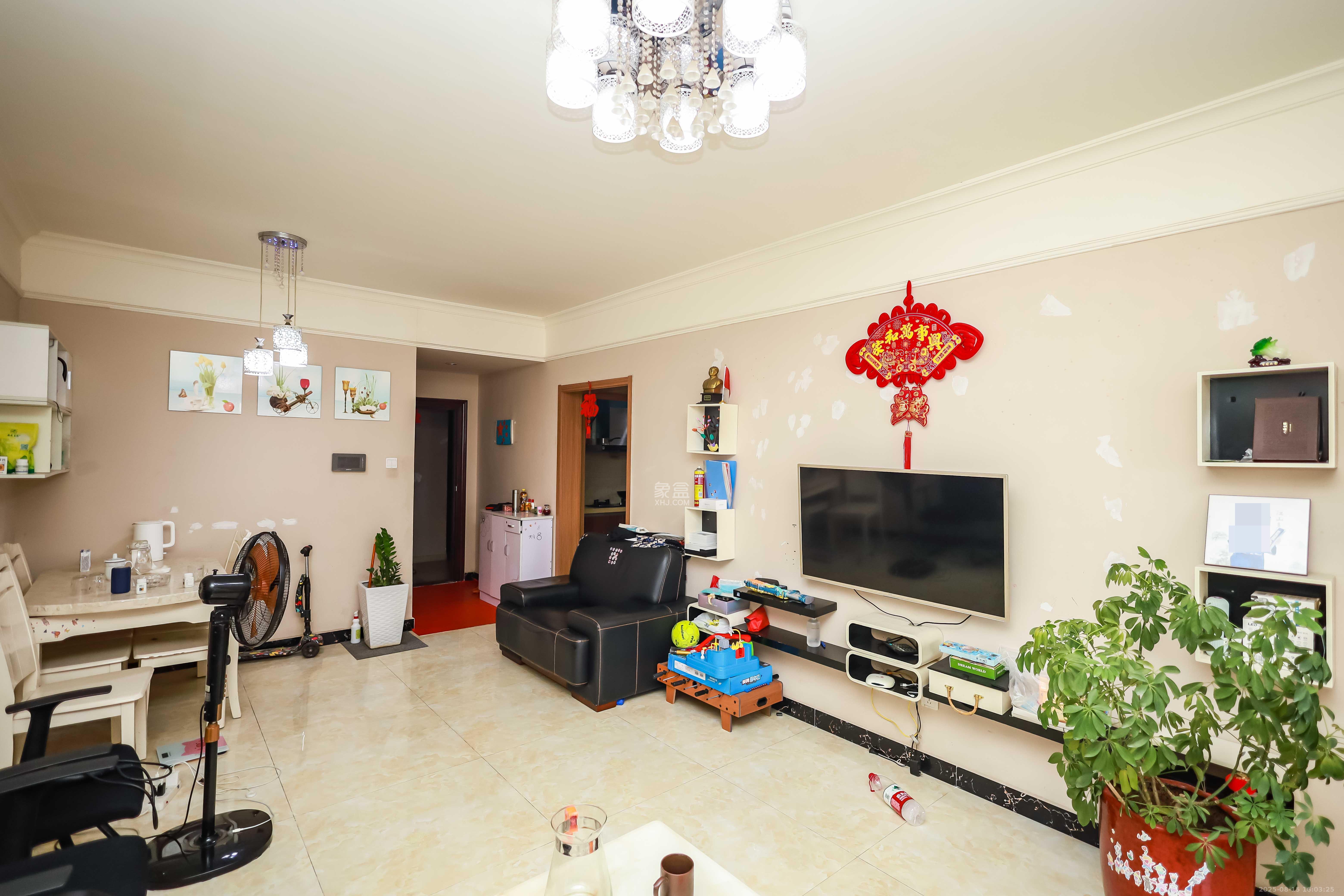 麓谷小镇  3室2厅1卫    53.8万客厅