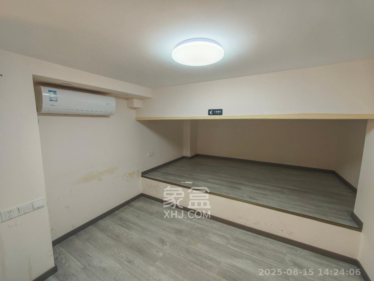 龙湖铂金岛 2室1厅1卫 2200.0元/月 龙湖铂金岛 2室1厅1卫 2200.0元/月室内图