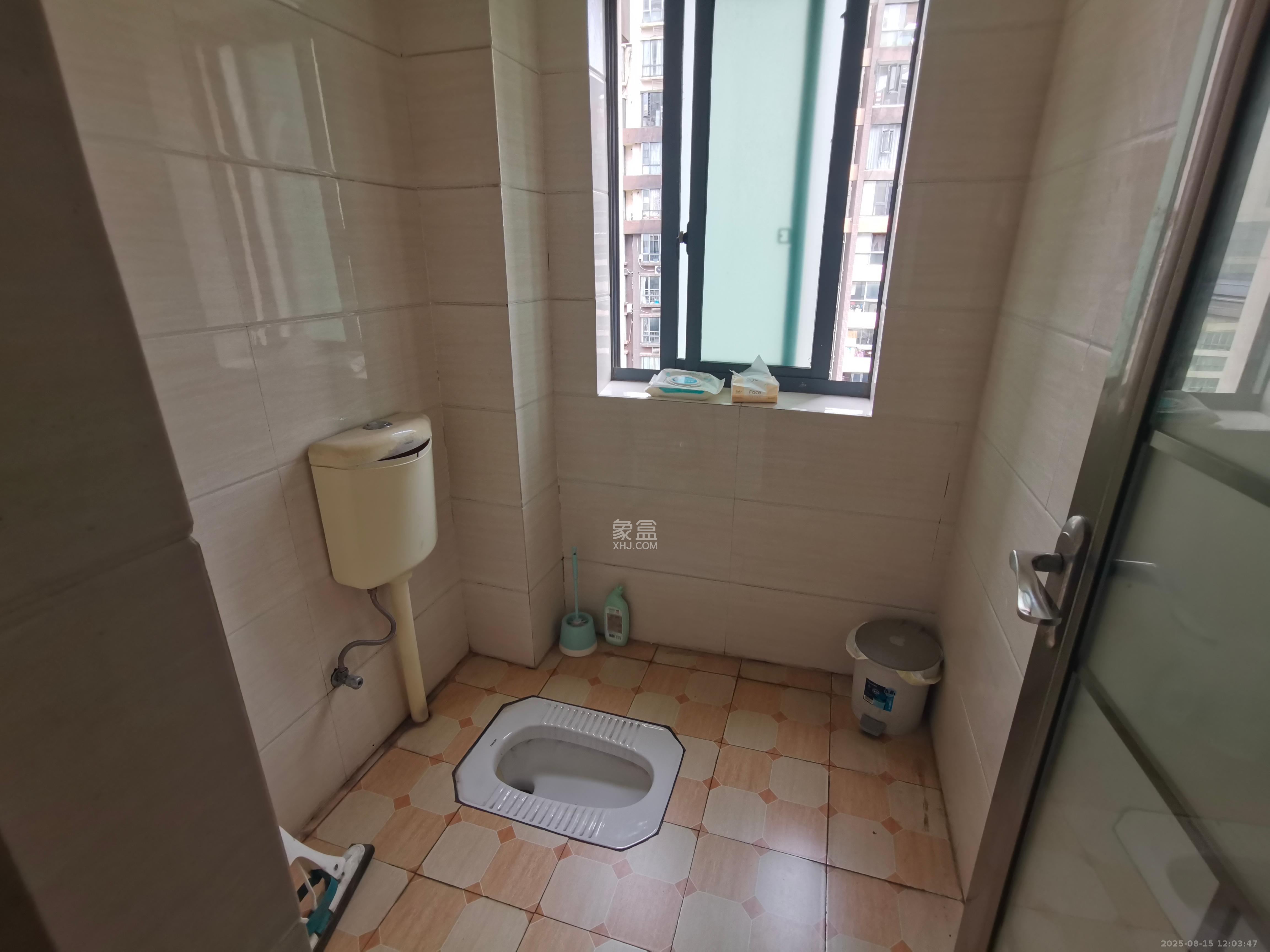 西子花苑 3室2厅2卫 2800.0元/月 西子花苑 3室2厅2卫 2800.0元/月室内图