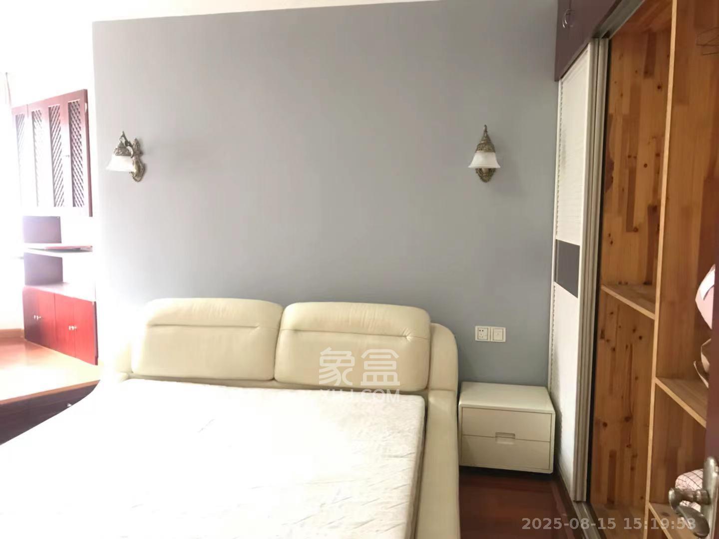 嘉盛华庭(一期、二期、三期)  2室2厅1卫    3000.0元/月 嘉盛华庭(一期、二期、三期)  2室2厅1卫    3000.0元/月室内图