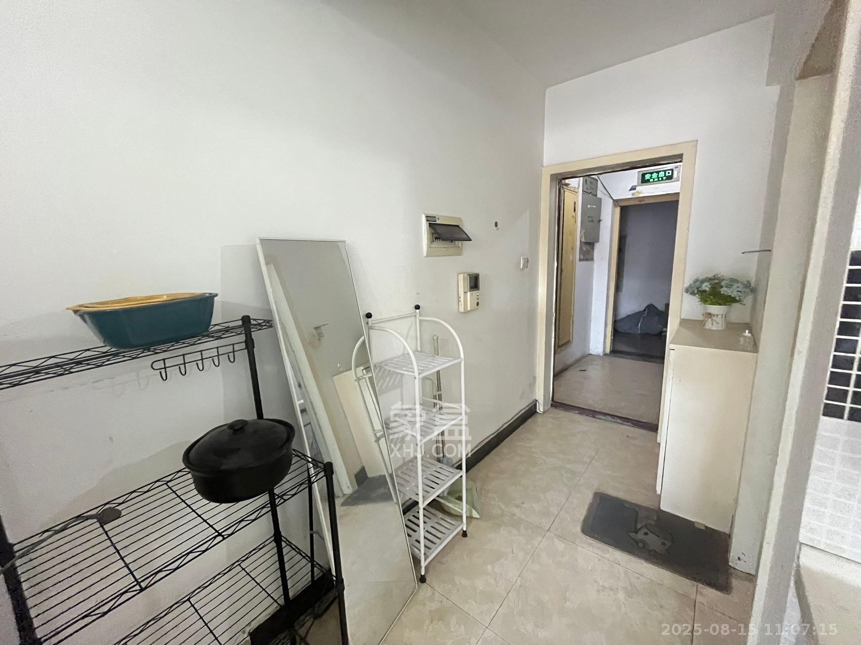 融橙上品  1室1厅1卫    1300.0元/月室内图