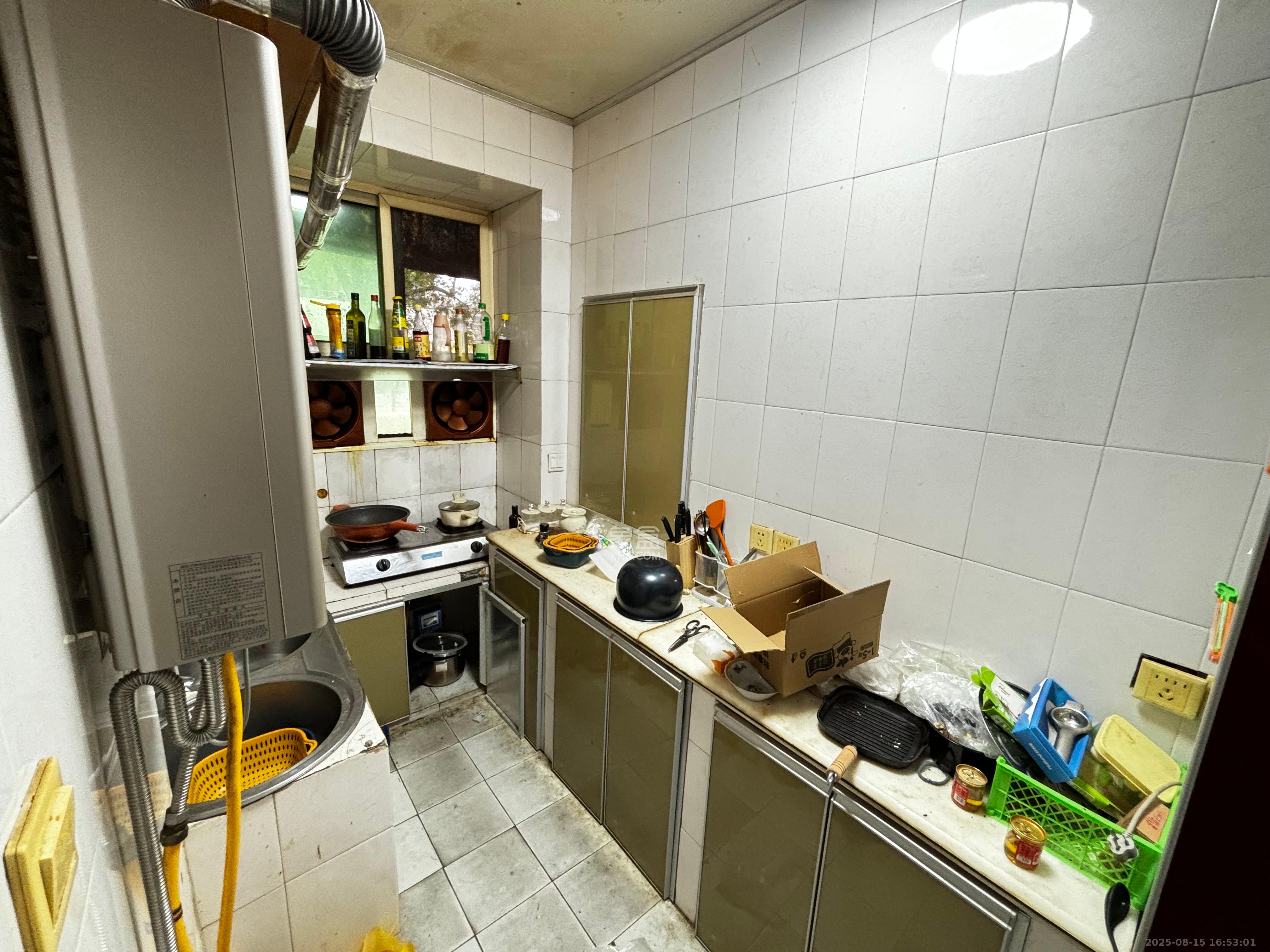 省旅游局宿舍  3室2厅2卫    2600.0元/月室内图