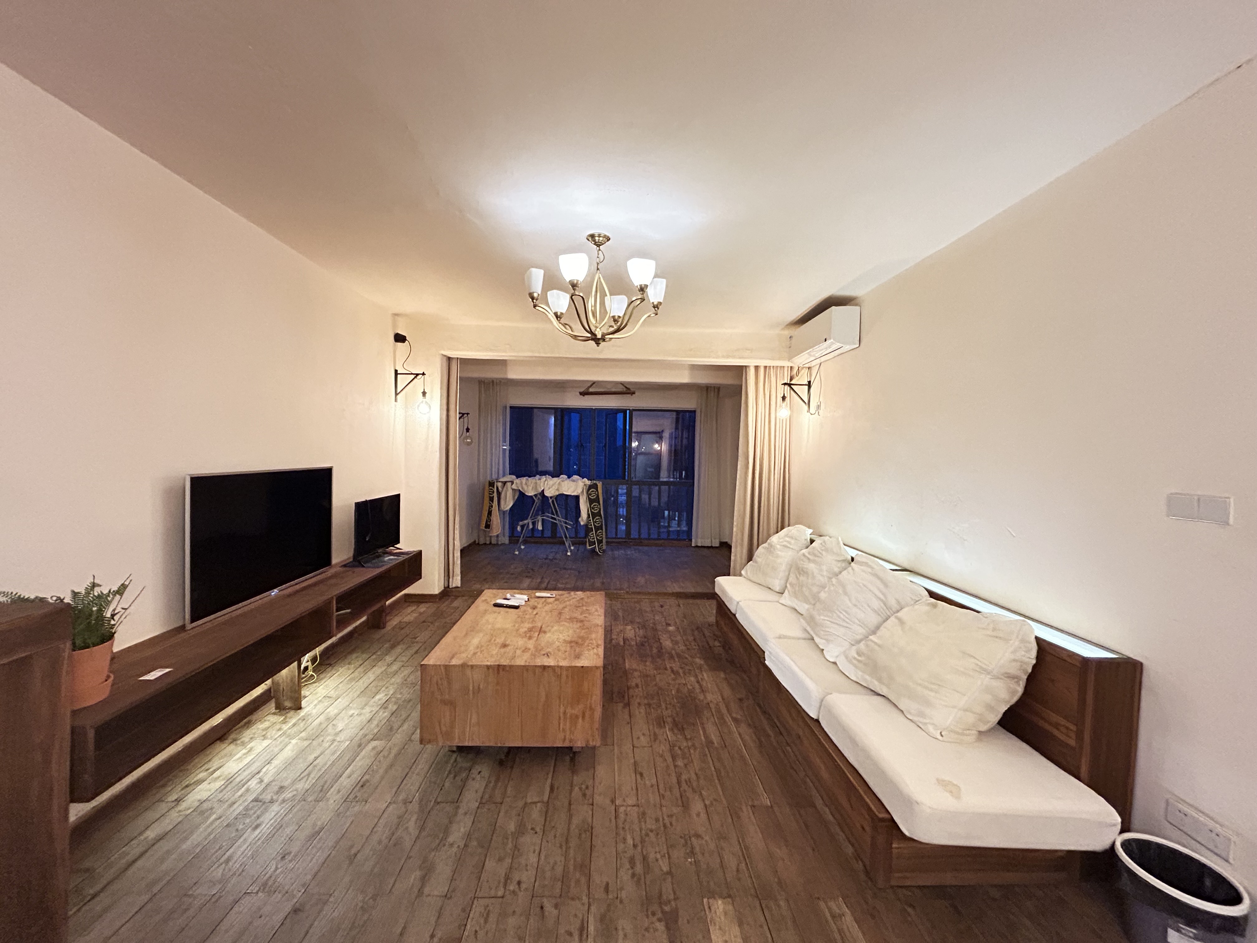 逸臣中央 3室2厅2卫 2000.0元/月 逸臣中央 3室2厅2卫 2000.0元/月室内图