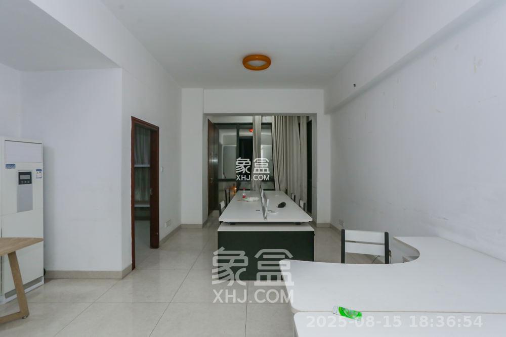 长房时代城  1室1厅1卫    1600.0元/月室内图