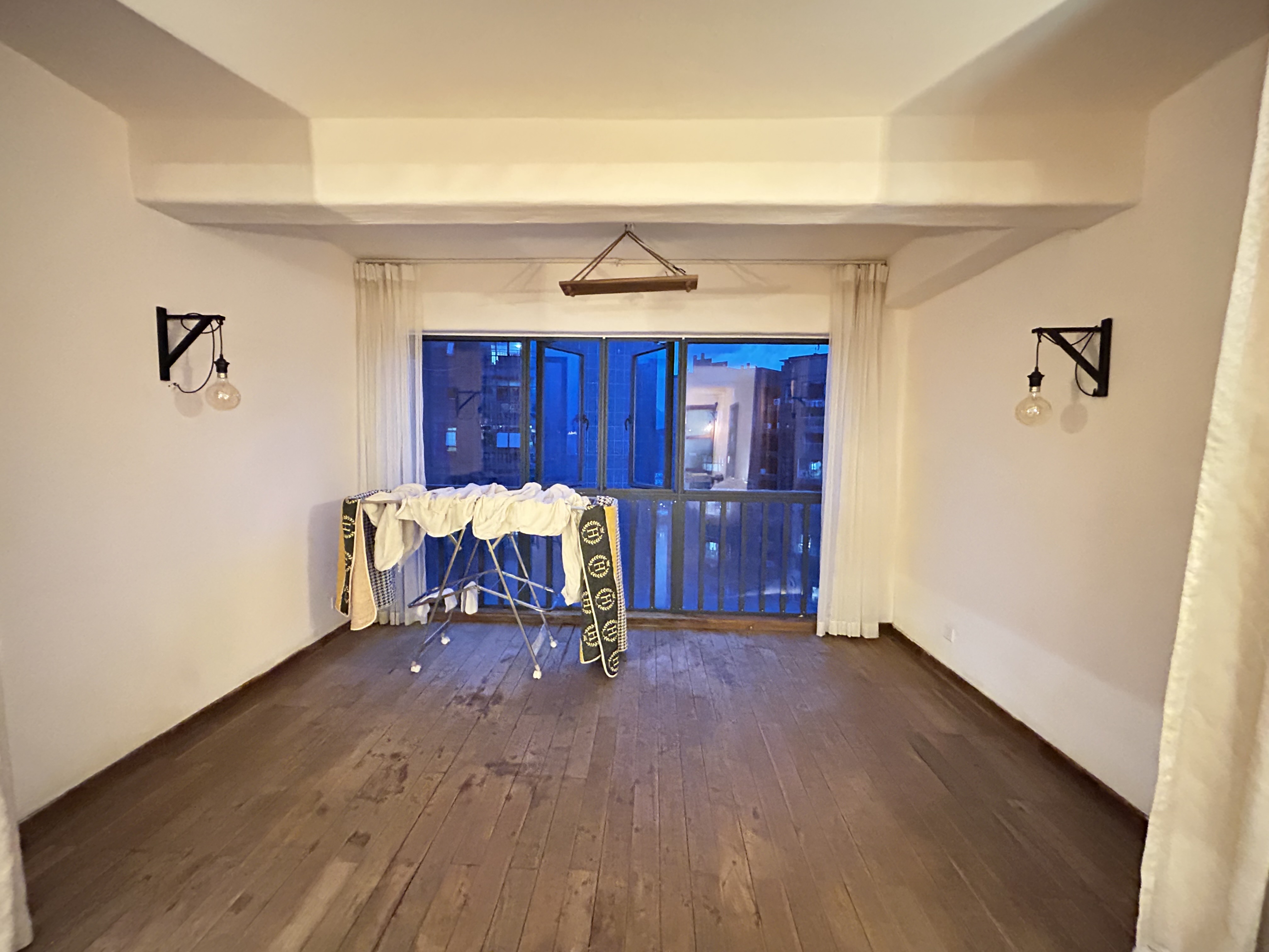 逸臣中央 3室2厅2卫 2000.0元/月 逸臣中央 3室2厅2卫 2000.0元/月室内图