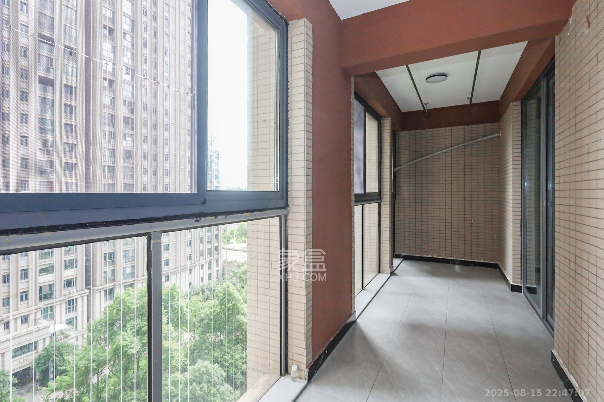 八方小区C区  4室2厅2卫    498.0万 八方小区C区  4室2厅2卫    498.0万阳台