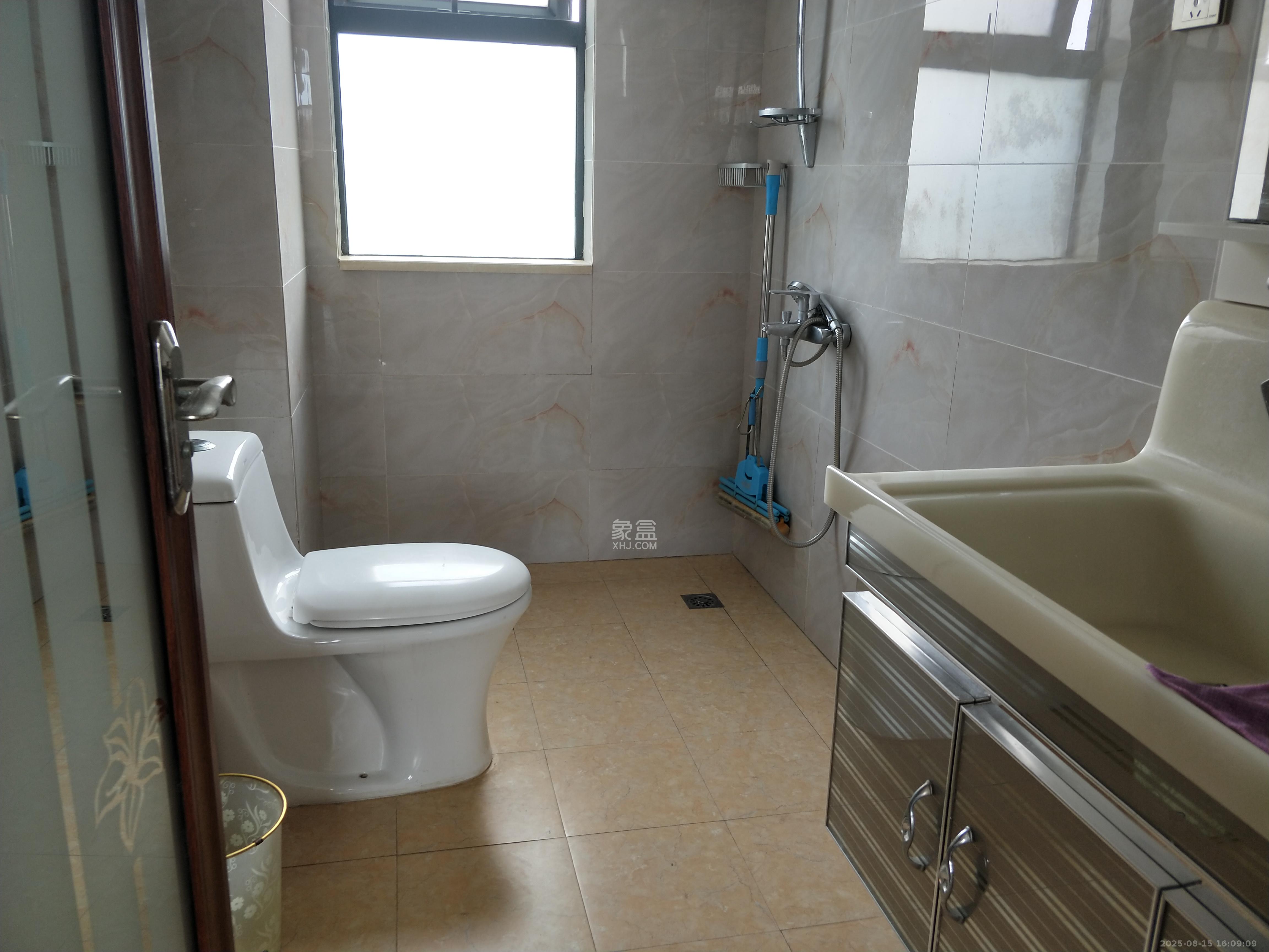 莱茵城 3室2厅1卫 2400.0元/月 莱茵城 3室2厅1卫 2400.0元/月室内图