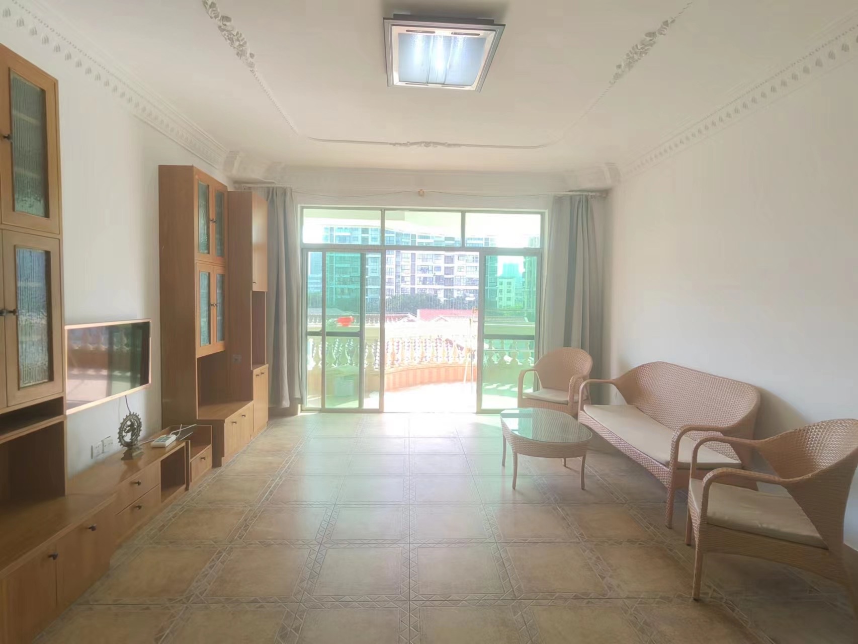 阳光巴洛克小区 3室2厅1卫 2300.0元/月 阳光巴洛克小区 3室2厅1卫 2300.0元/月室内图