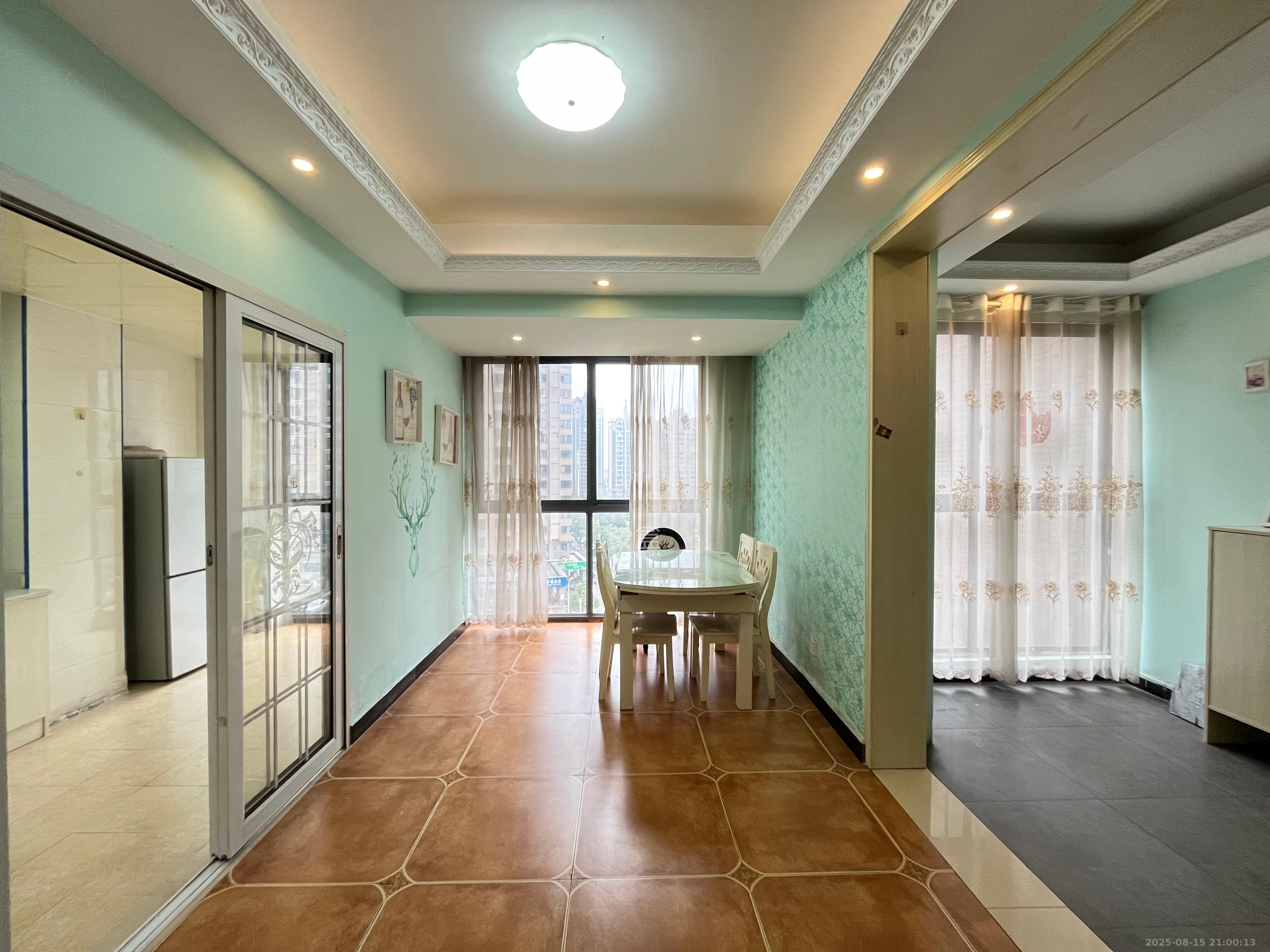 辉煌国际城一期  3室2厅2卫    2600.0元/月 辉煌国际城一期  3室2厅2卫    2600.0元/月室内图