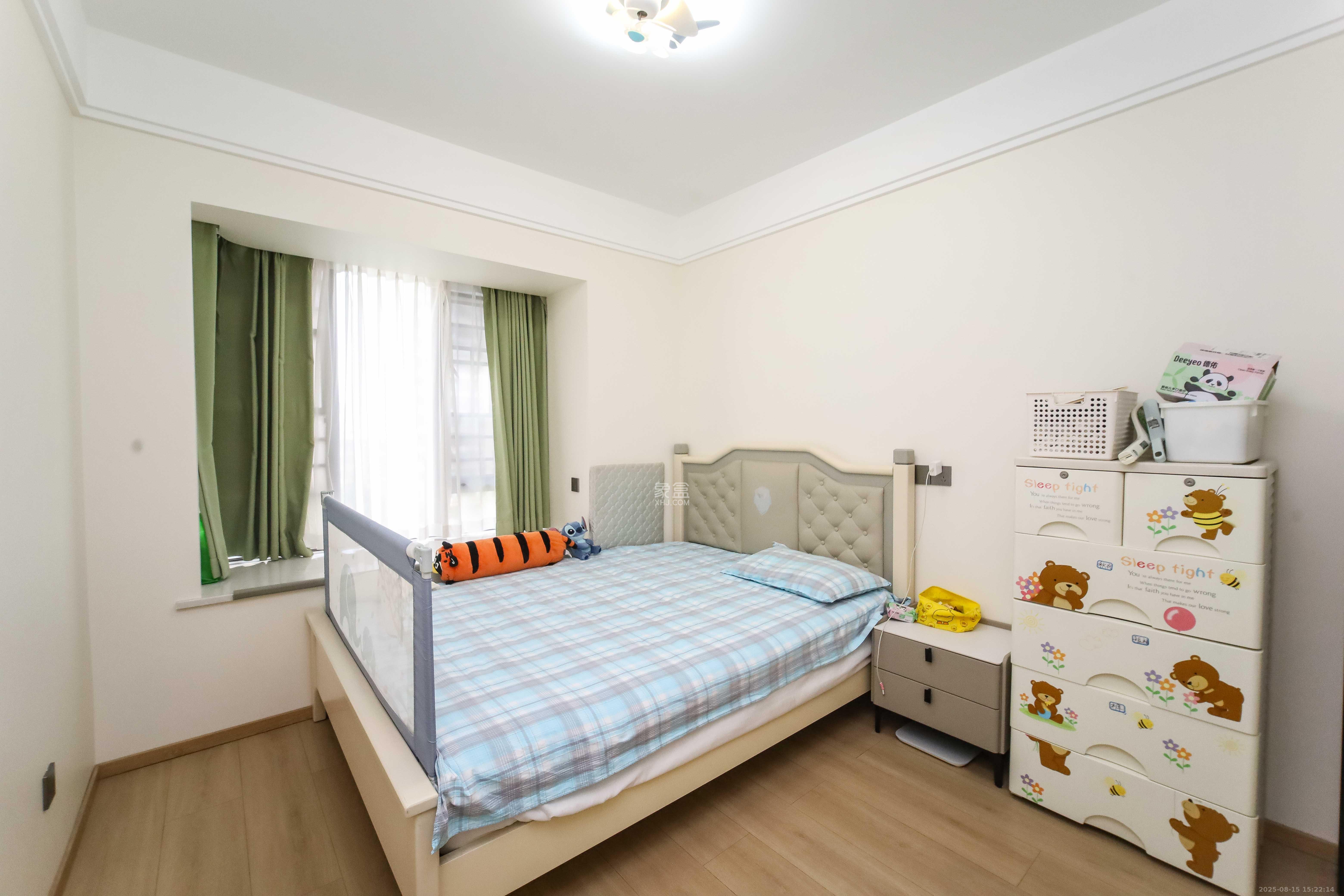 德奥悦东方  4室2厅2卫    260.0万卧室