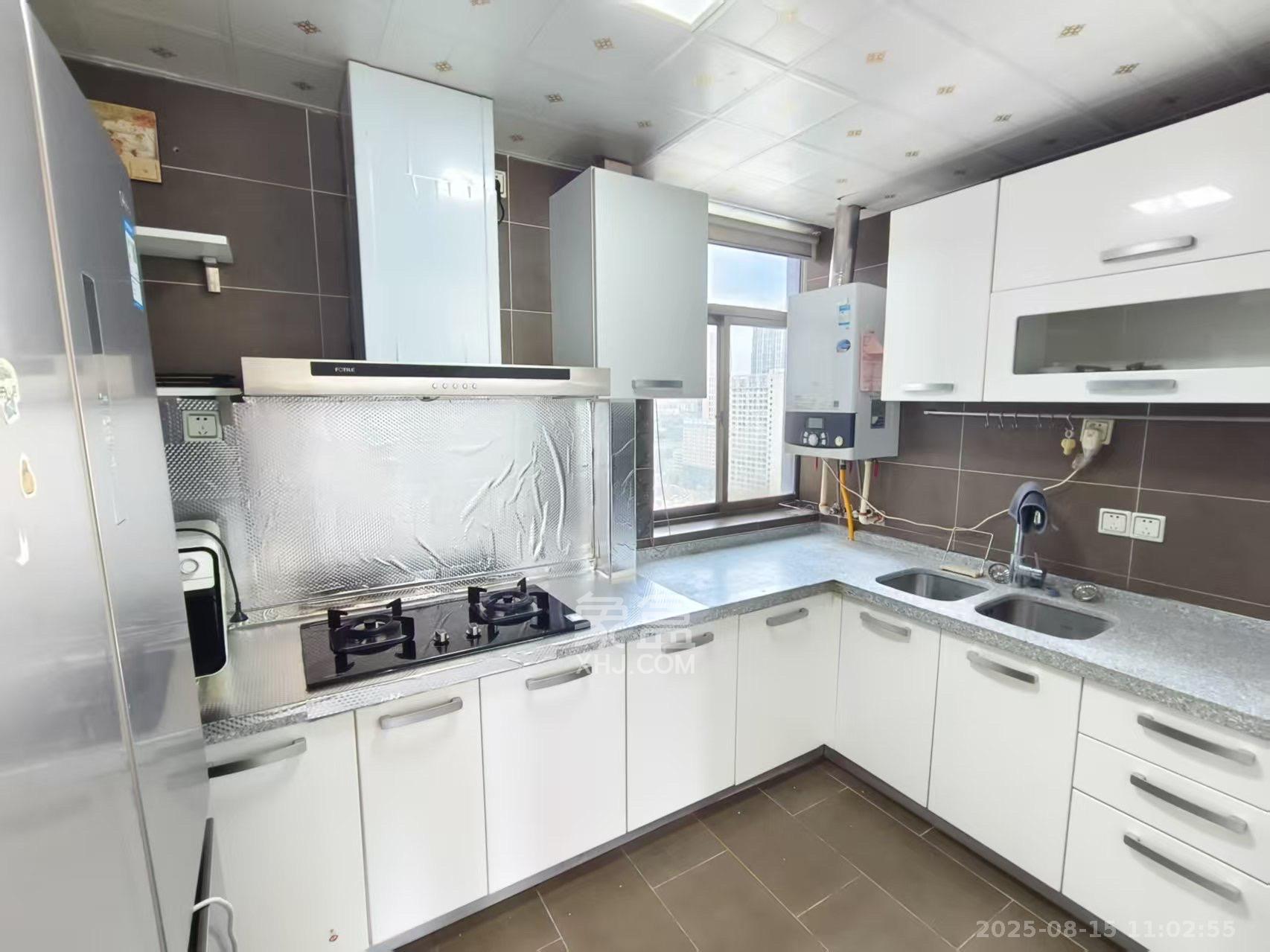 王府井公寓(福源公寓) 3室2厅2卫 5000.0元/月 王府井公寓(福源公寓) 3室2厅2卫 5000.0元/月室内图