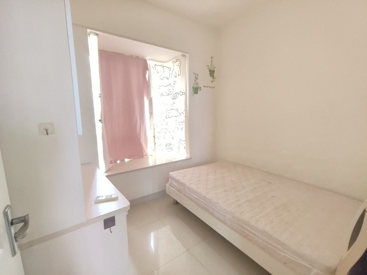 宝源花园 3室2厅1卫 2600.0元/月 宝源花园 3室2厅1卫 2600.0元/月室内图