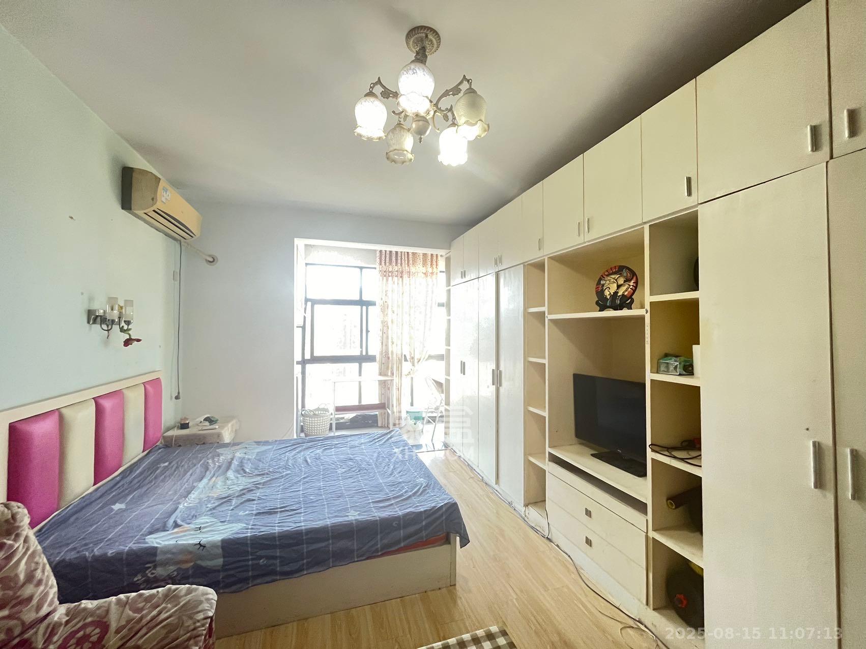 融橙上品  1室1厅1卫    1300.0元/月室内图