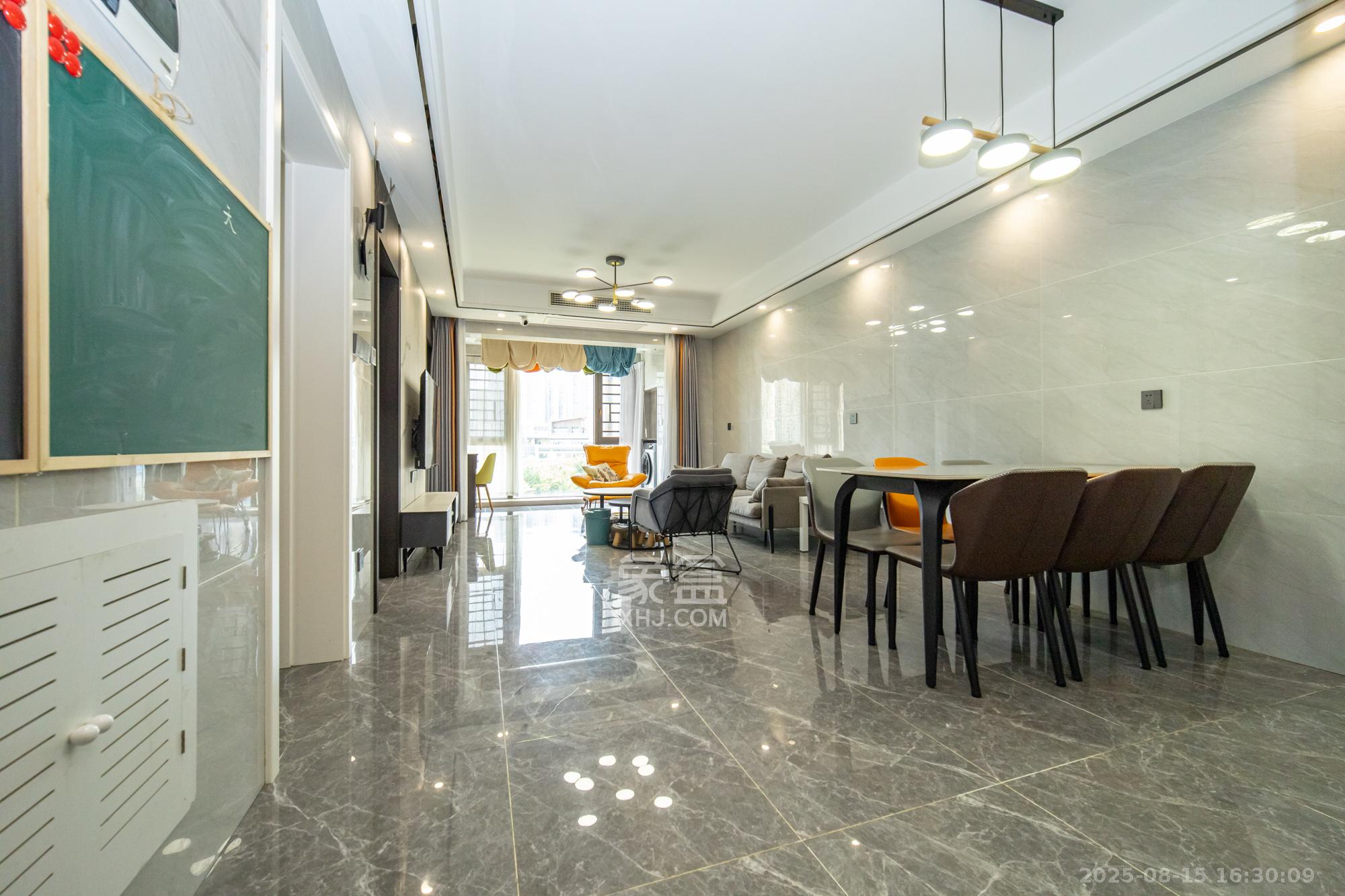 国泰九龙湾  3室2厅1卫    82.8万 国泰九龙湾  3室2厅1卫    82.8万客厅