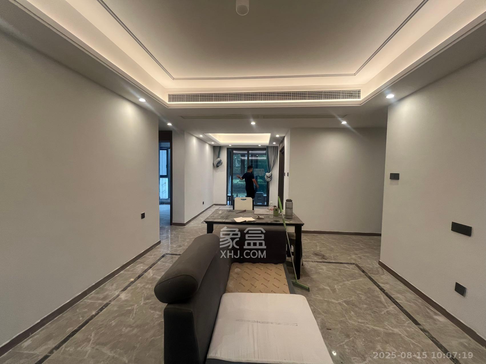 绿地V岛  4室2厅2卫   3500.00元/月