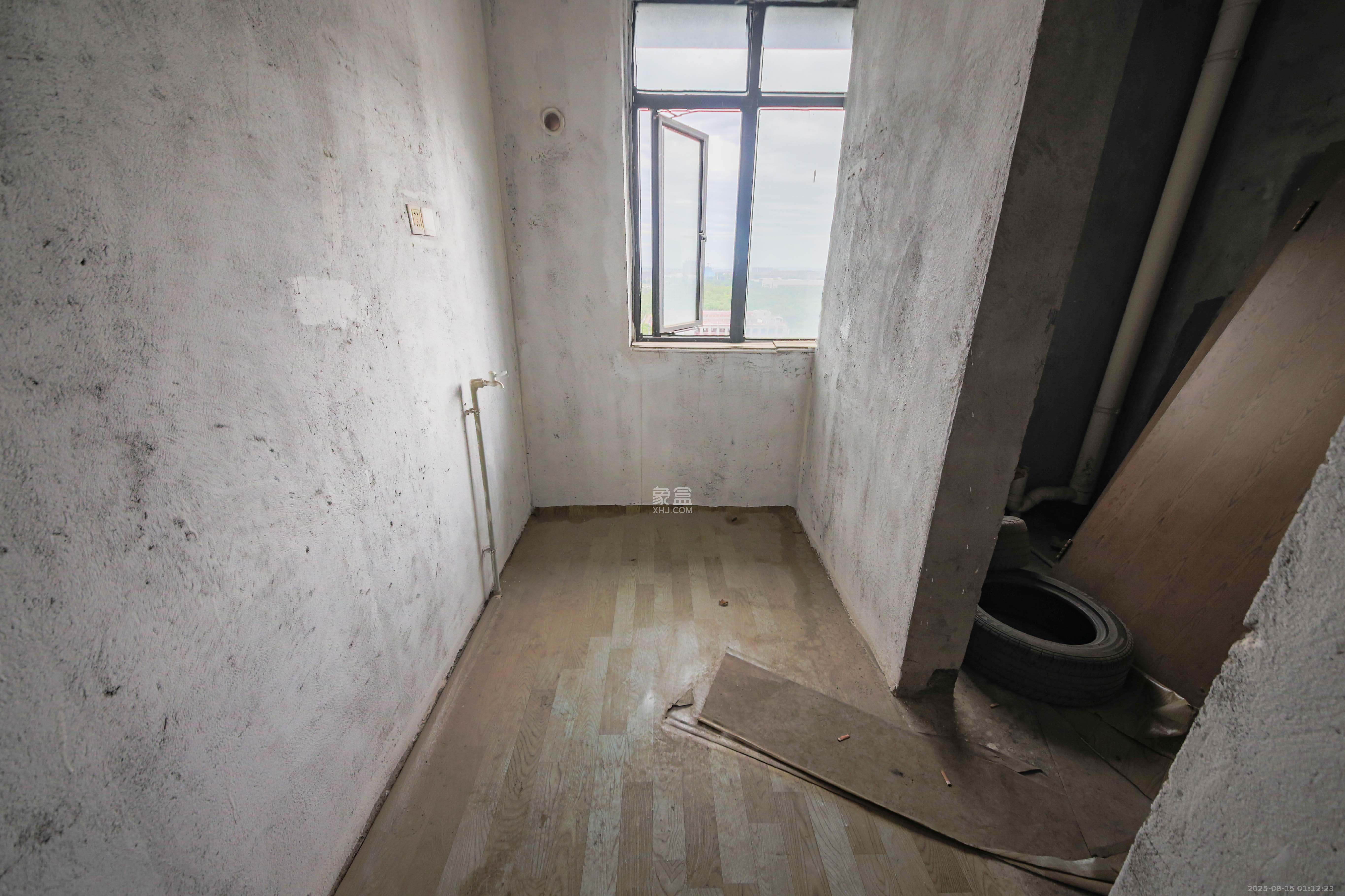 鑫远杰座  2室2厅1卫    58.0万 鑫远杰座  2室2厅1卫    58.0万阳台