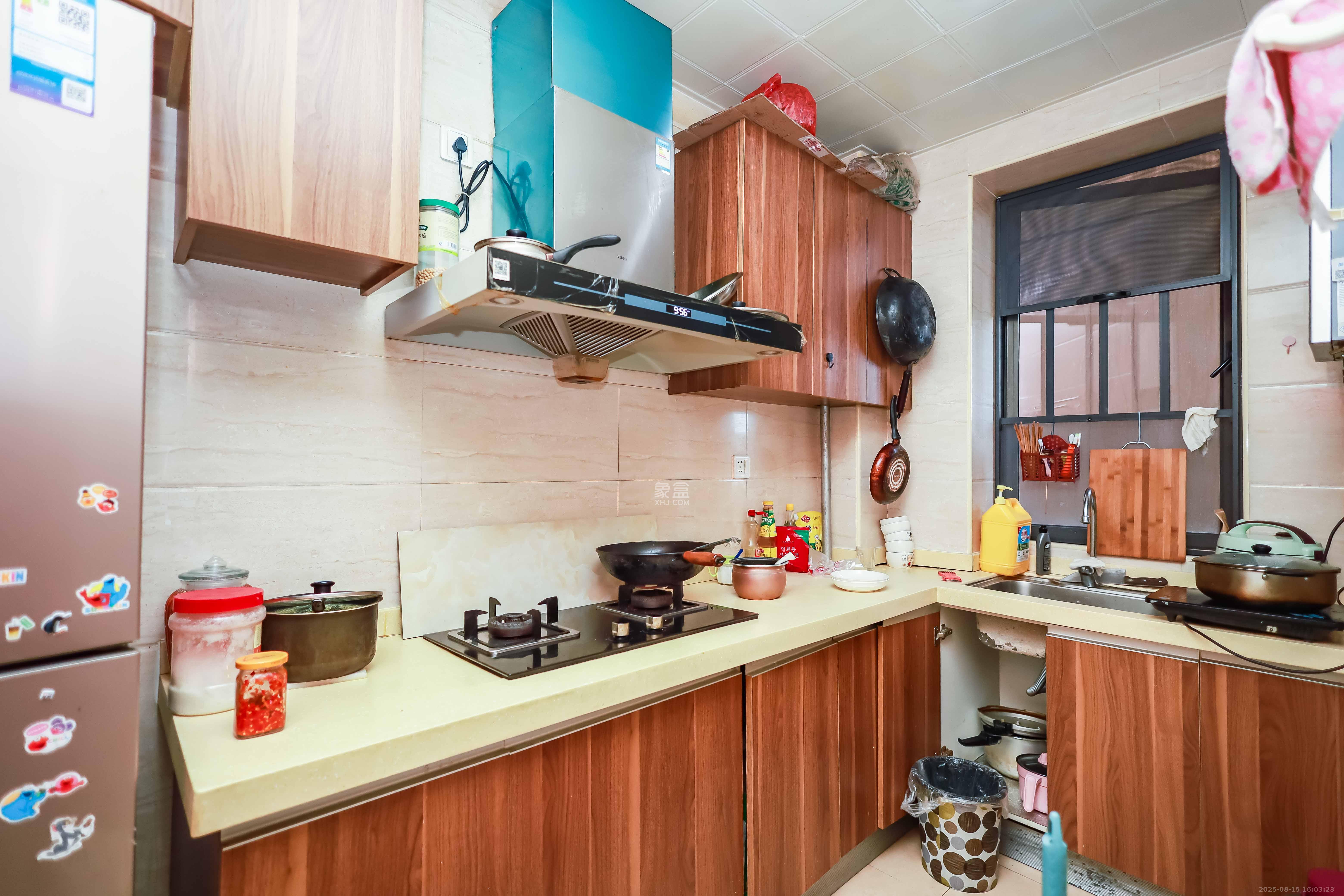 麓谷小镇  3室2厅1卫    53.8万厨房