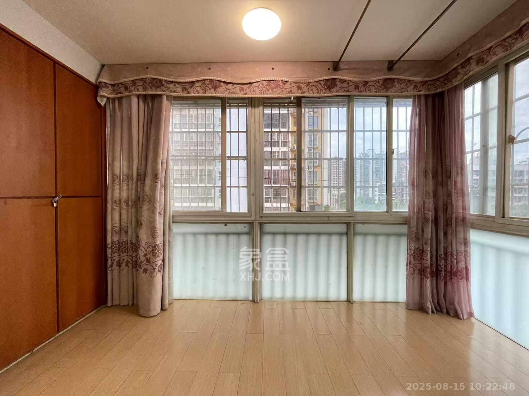 嘉逸名庭  2室2厅1卫    2300.0元/月 嘉逸名庭  2室2厅1卫    2300.0元/月室内图