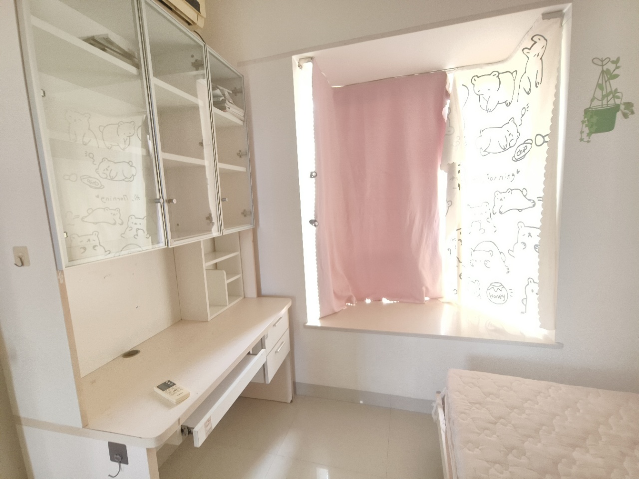 宝源花园 3室2厅1卫 2600.0元/月 宝源花园 3室2厅1卫 2600.0元/月室内图