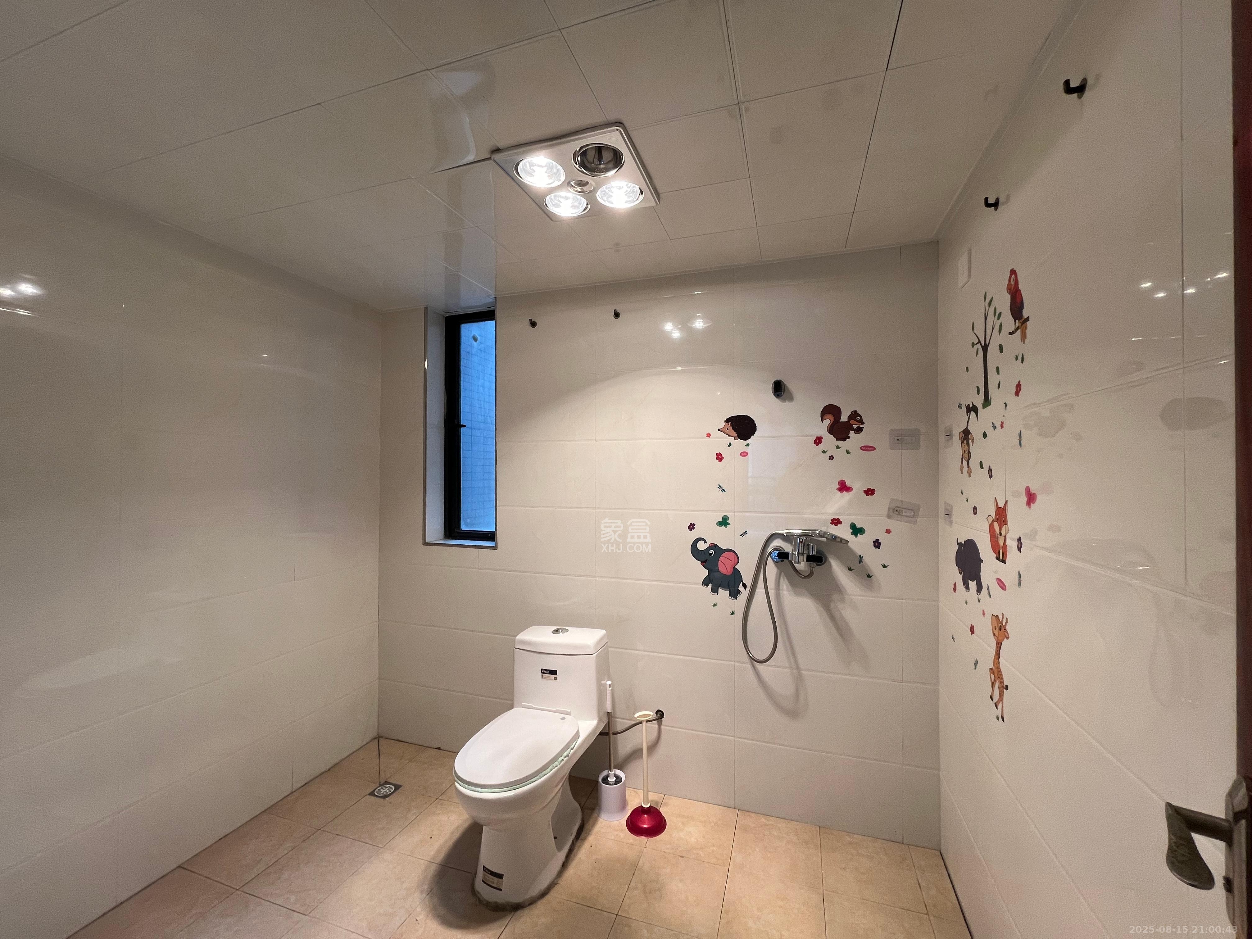 辉煌国际城一期  3室2厅2卫    2600.0元/月 辉煌国际城一期  3室2厅2卫    2600.0元/月室内图