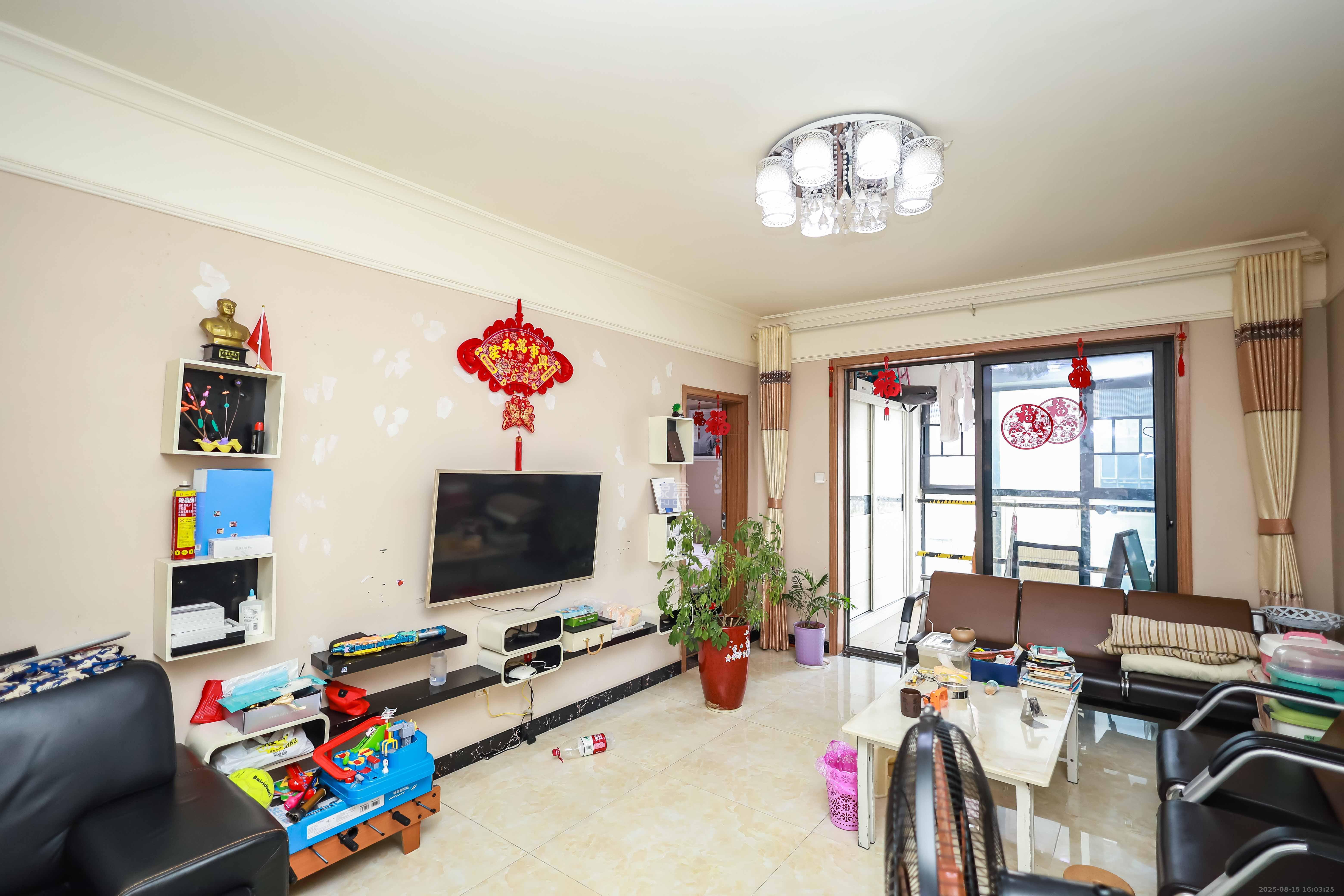 麓谷小镇  3室2厅1卫    53.8万客厅