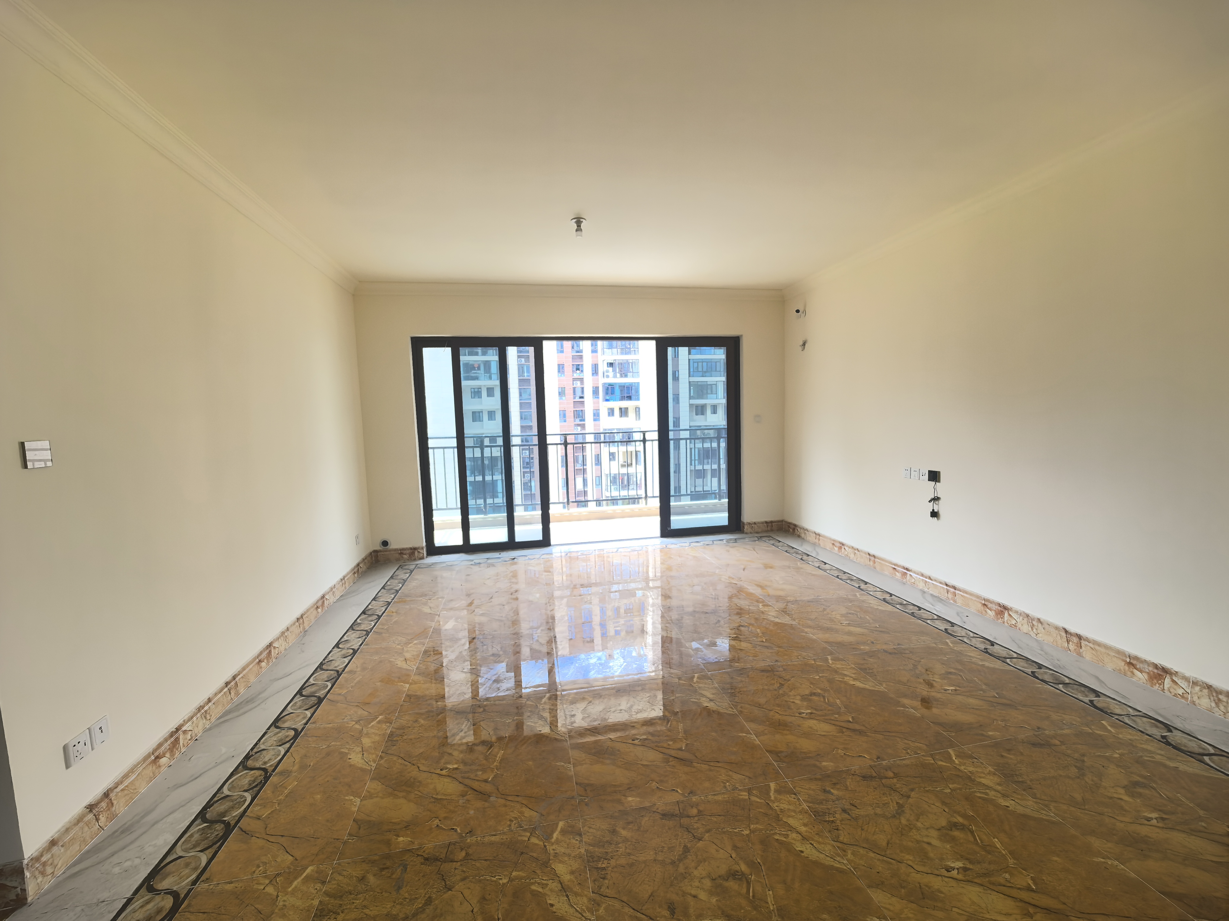 碧桂园豪园-二期 1室0厅0卫 78.8万 碧桂园豪园-二期 1室0厅0卫 78.8万客厅