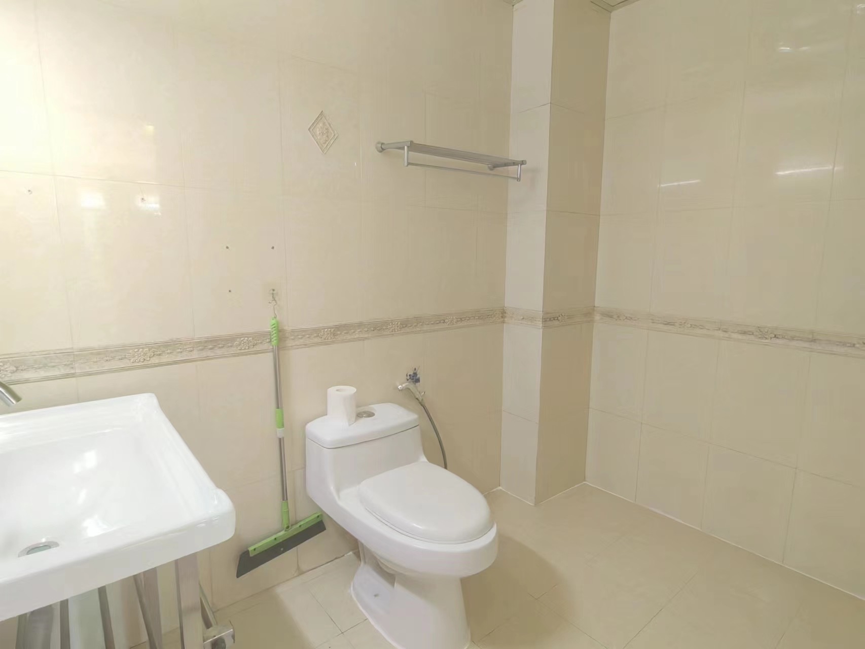 阳光巴洛克小区 3室2厅1卫 2300.0元/月 阳光巴洛克小区 3室2厅1卫 2300.0元/月室内图