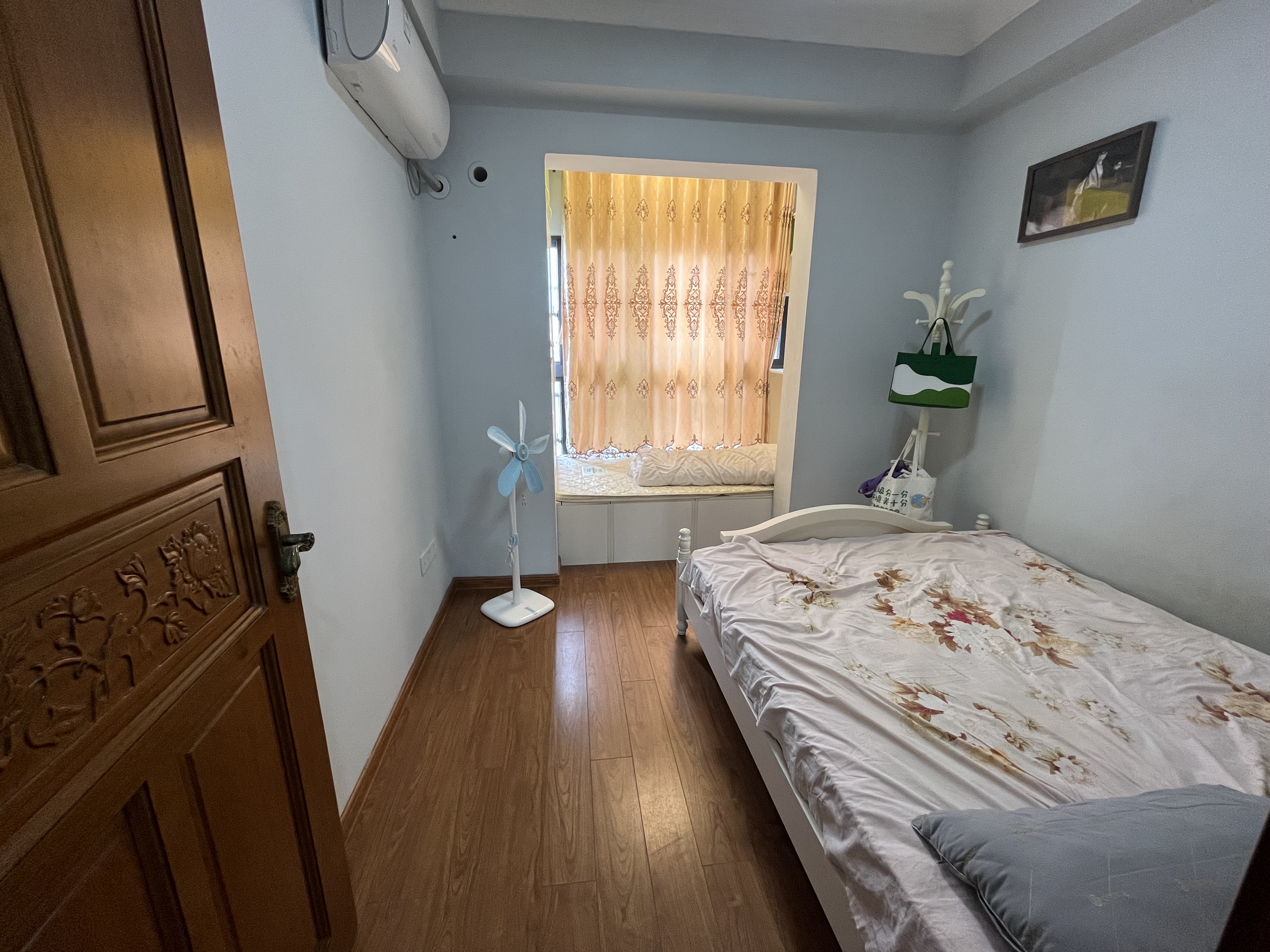 江畔人家 3室2厅2卫 3500.0元/月 江畔人家 3室2厅2卫 3500.0元/月室内图